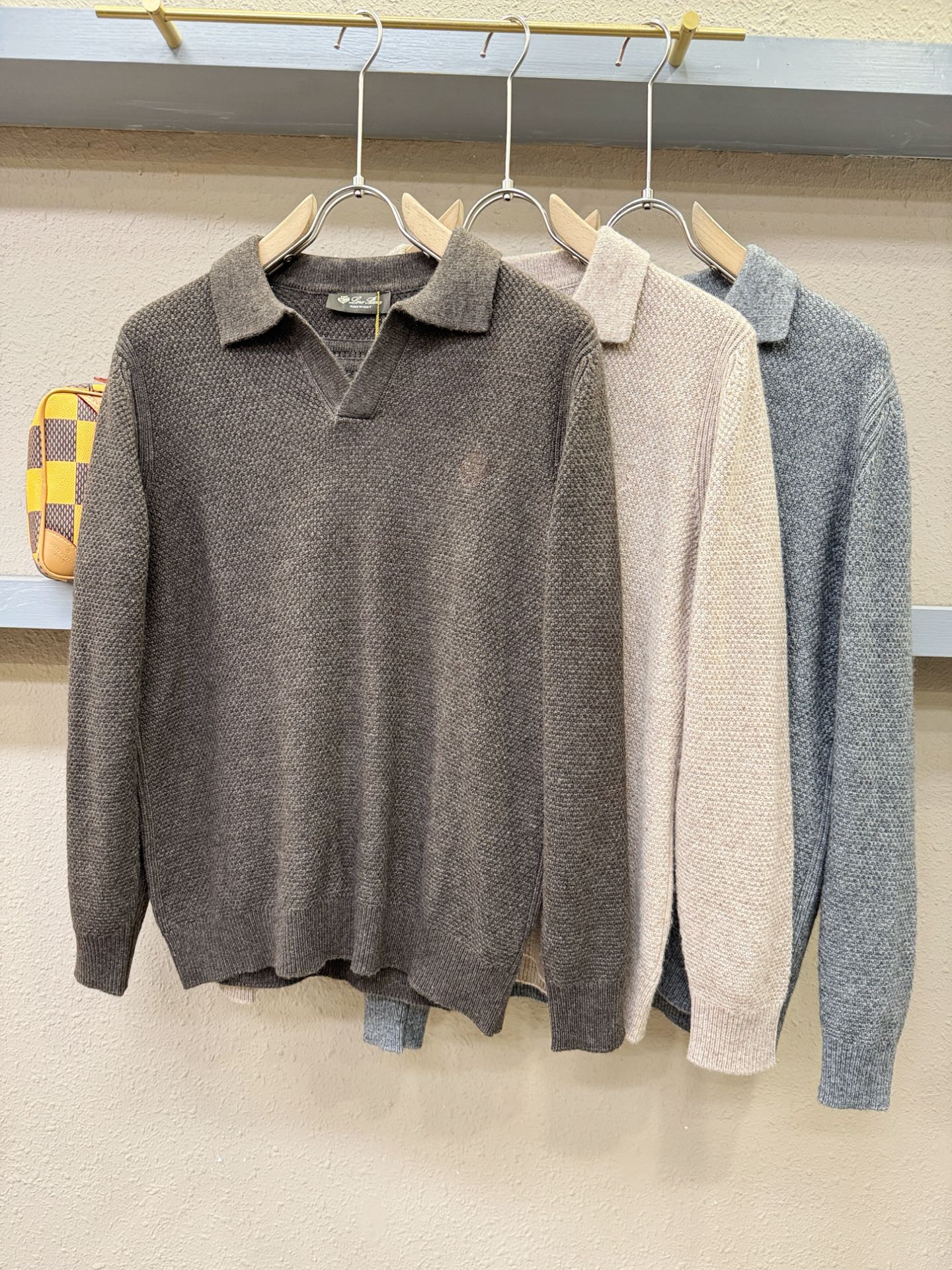 Loro Piana诺悠翩雅 新品爆款 2025秋冬新品羊毛毛衣 胸前品牌Golo刺绣🪡经典简约大气品牌