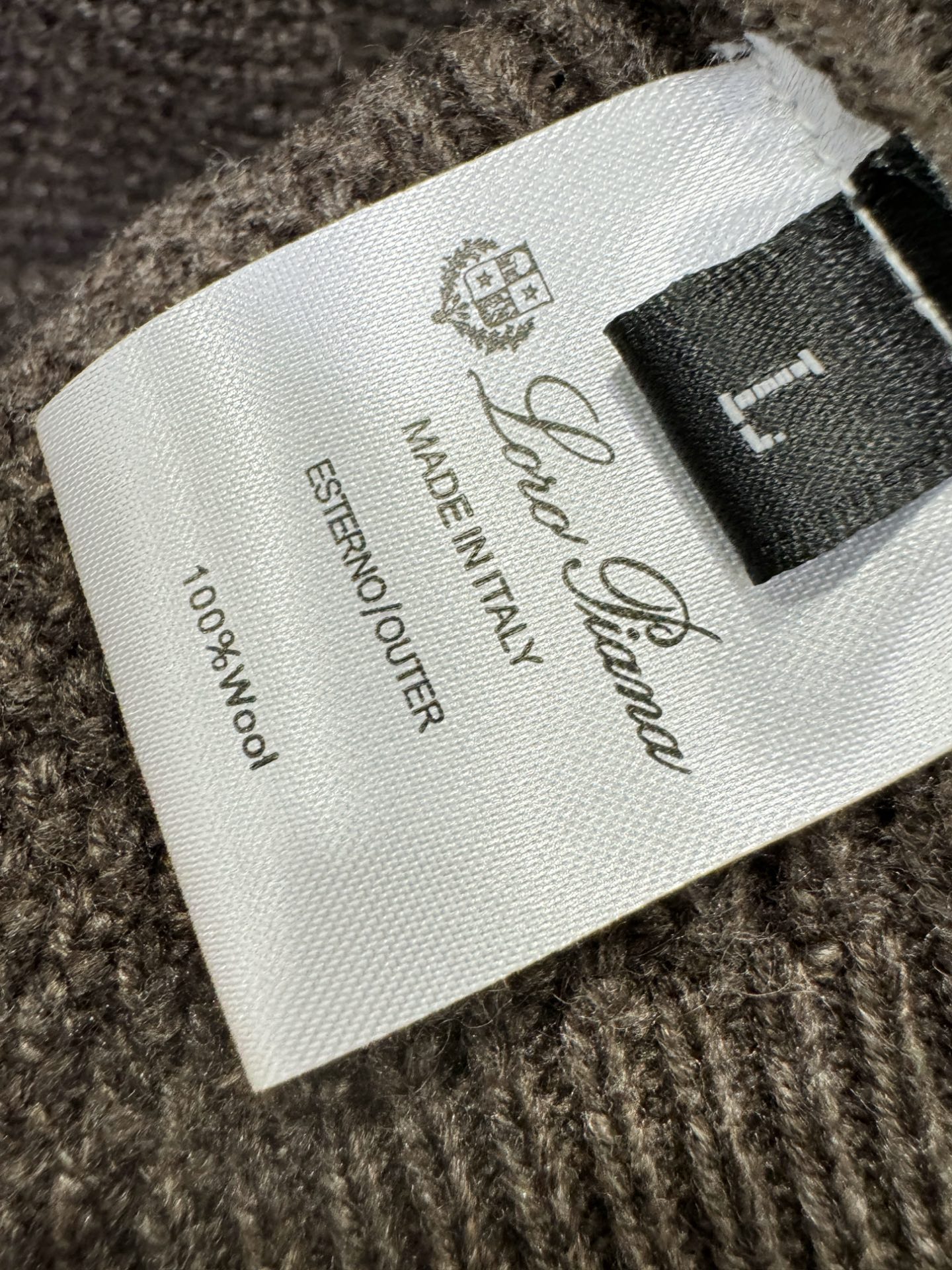 Loro Piana诺悠翩雅 新品爆款 2025秋冬新品羊毛毛衣 胸前品牌Golo刺绣🪡经典简约大气品牌