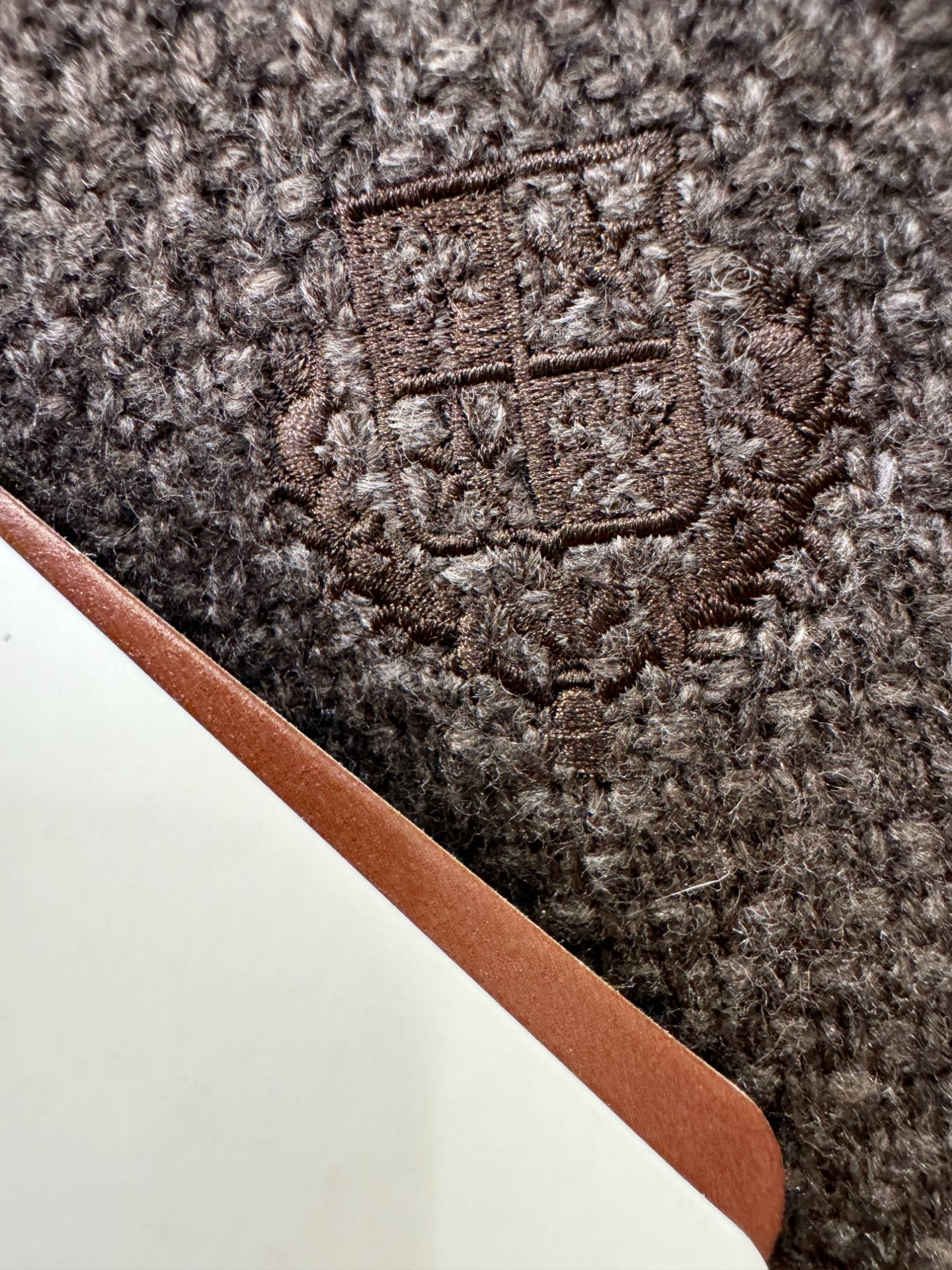 Loro Piana诺悠翩雅 新品爆款 2025秋冬新品羊毛毛衣 胸前品牌Golo刺绣🪡经典简约大气品牌