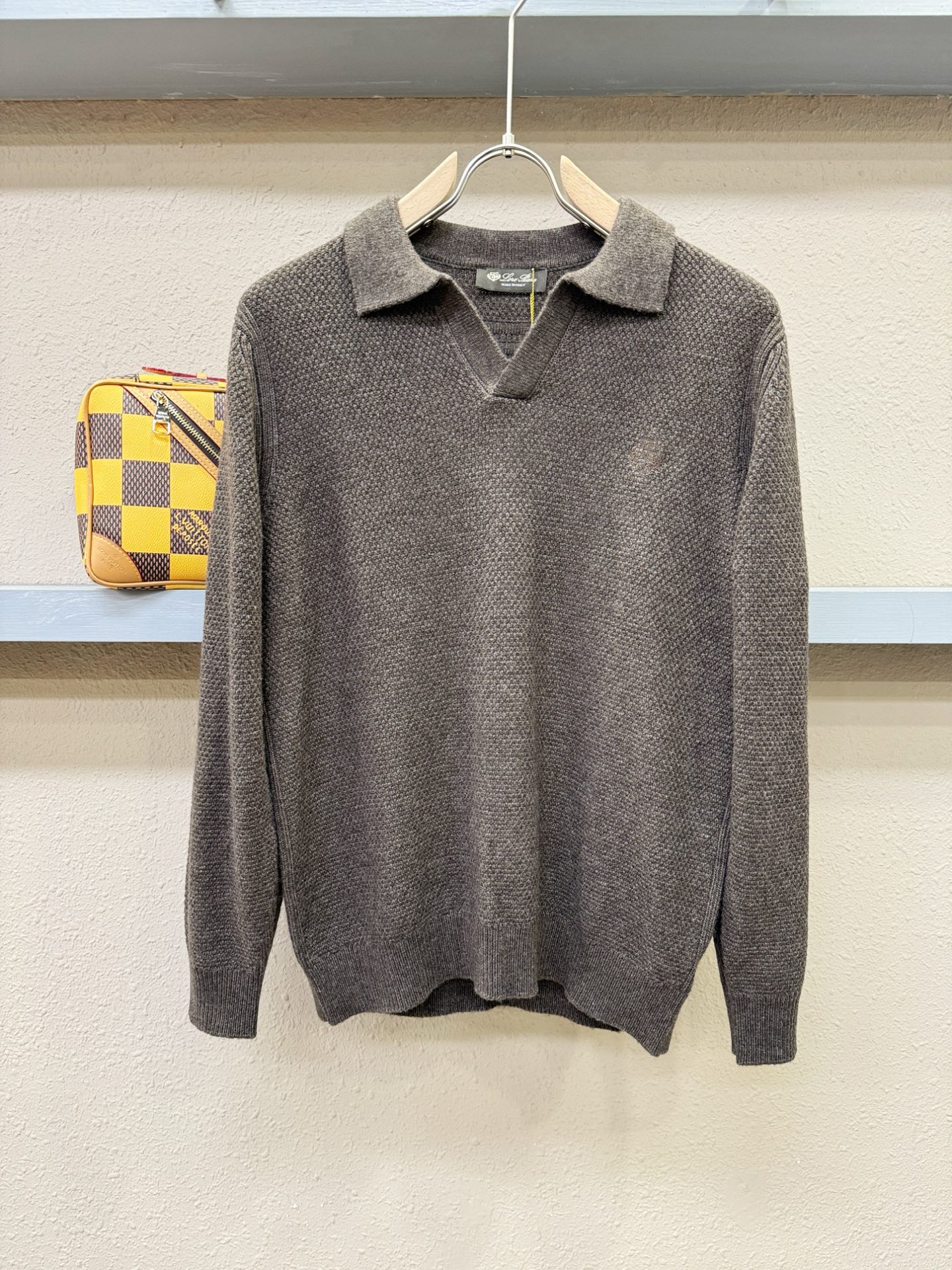 Loro Piana诺悠翩雅 新品爆款 2025秋冬新品羊毛毛衣 胸前品牌Golo刺绣🪡经典简约大气品牌