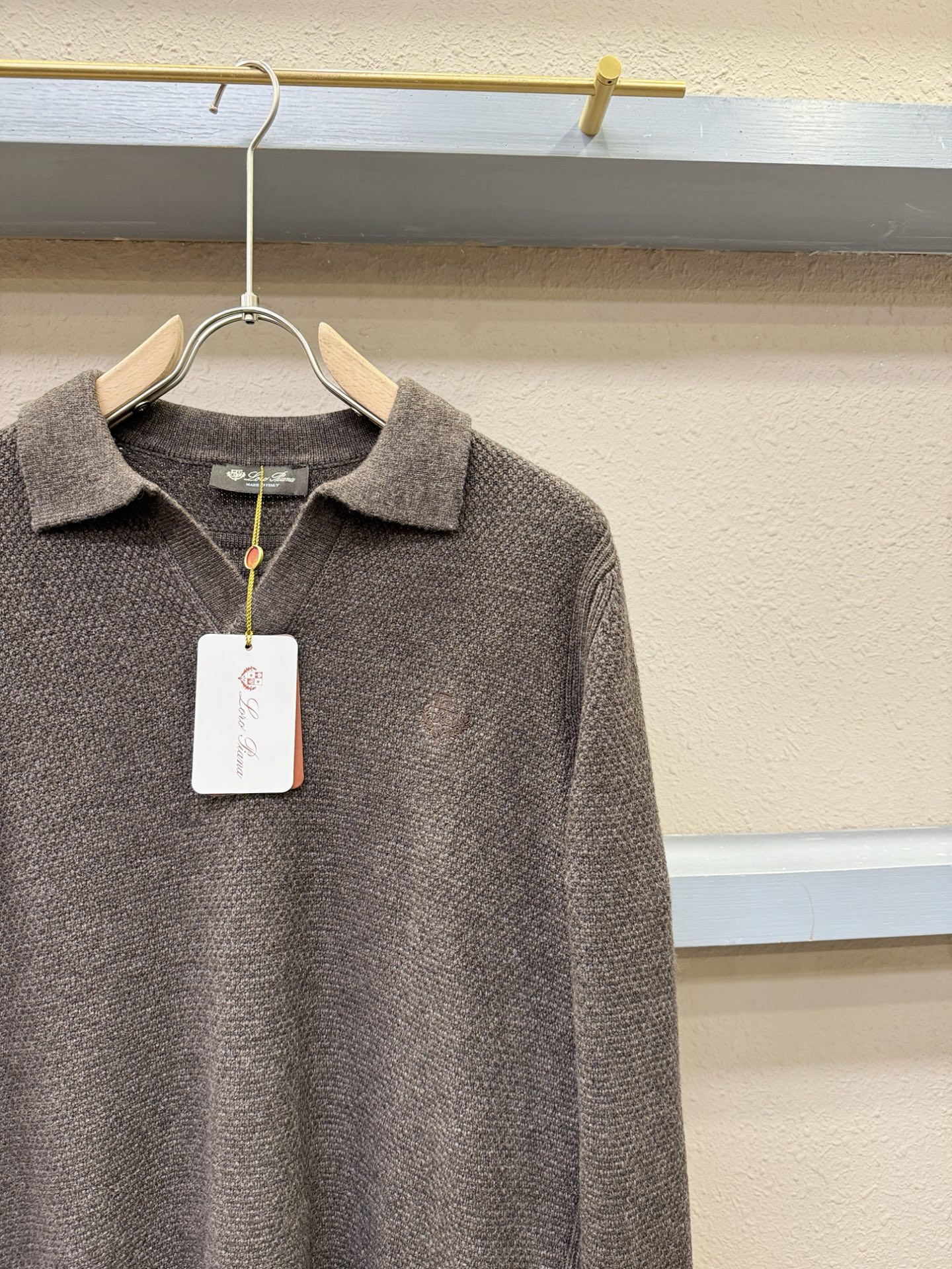 Loro Piana诺悠翩雅 新品爆款 2025秋冬新品羊毛毛衣 胸前品牌Golo刺绣🪡经典简约大气品牌