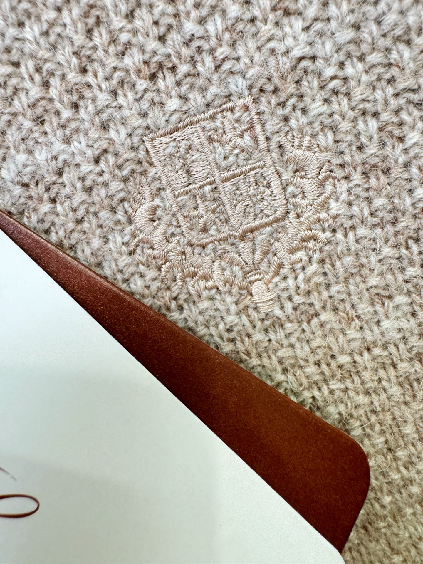 Loro Piana诺悠翩雅 新品爆款 2025秋冬新品羊毛毛衣 胸前品牌Golo刺绣🪡经典简约大气品牌