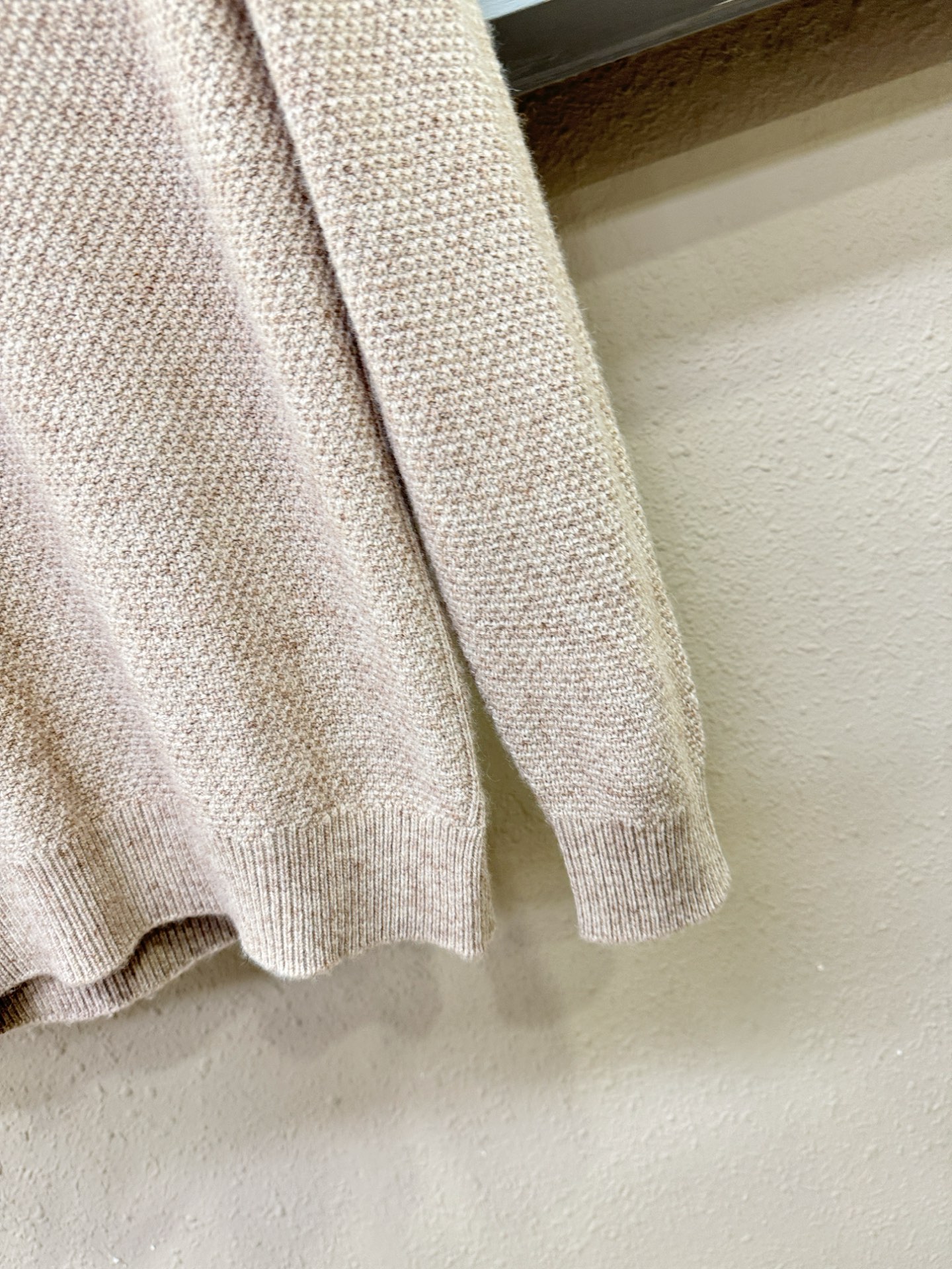 Loro Piana诺悠翩雅 新品爆款 2025秋冬新品羊毛毛衣 胸前品牌Golo刺绣🪡经典简约大气品牌