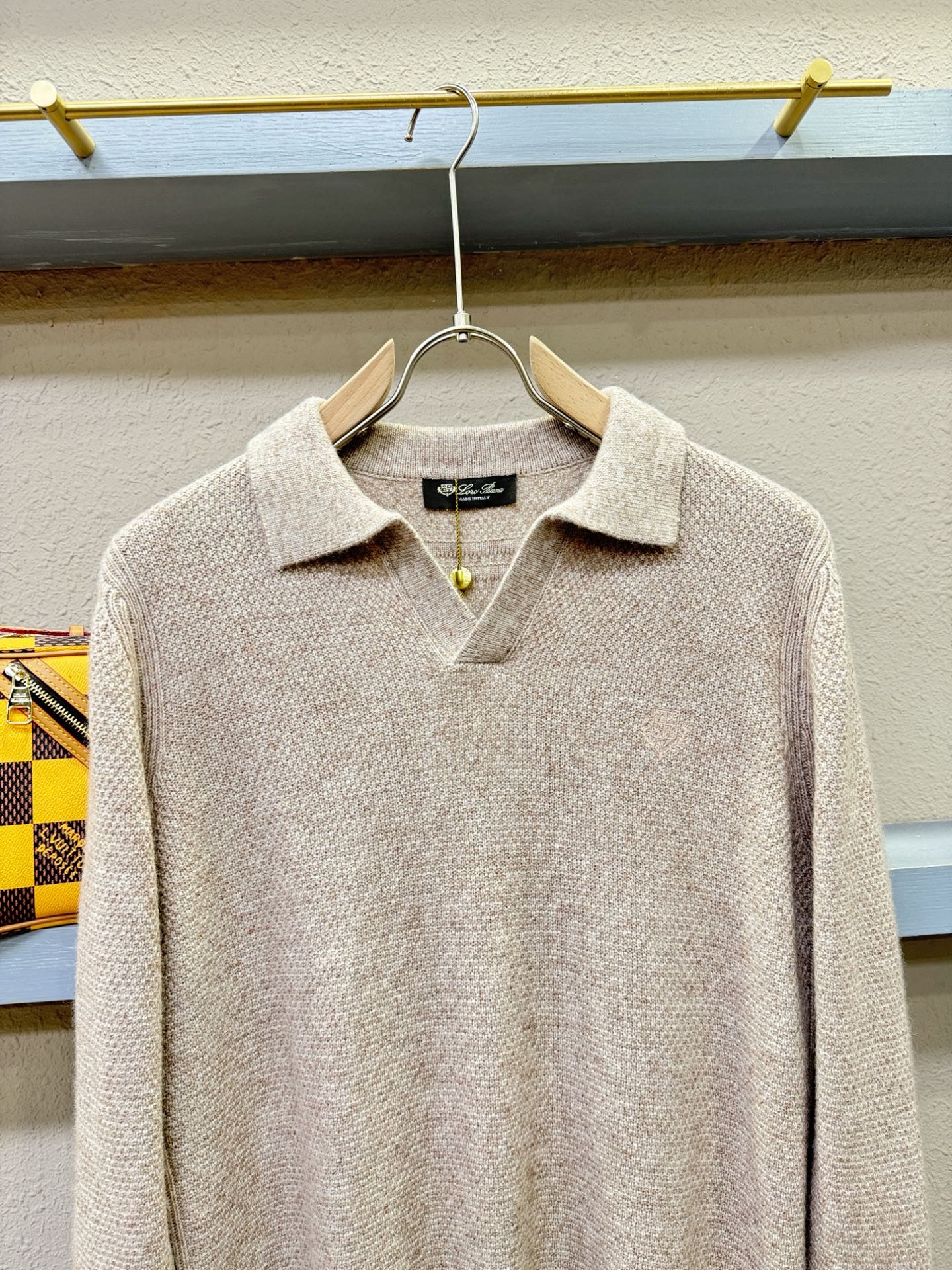 Loro Piana诺悠翩雅 新品爆款 2025秋冬新品羊毛毛衣 胸前品牌Golo刺绣🪡经典简约大气品牌
