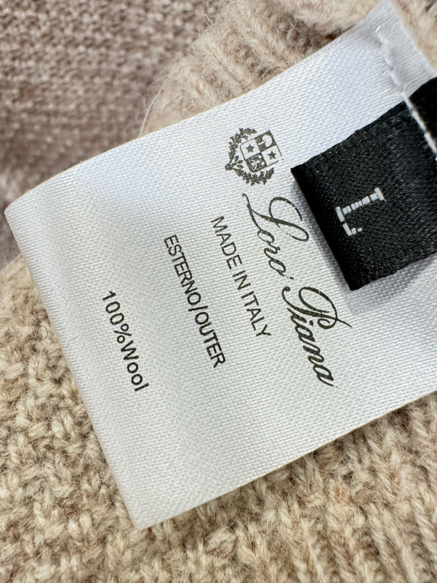 Loro Piana诺悠翩雅 新品爆款 2025秋冬新品羊毛毛衣 胸前品牌Golo刺绣🪡经典简约大气品牌