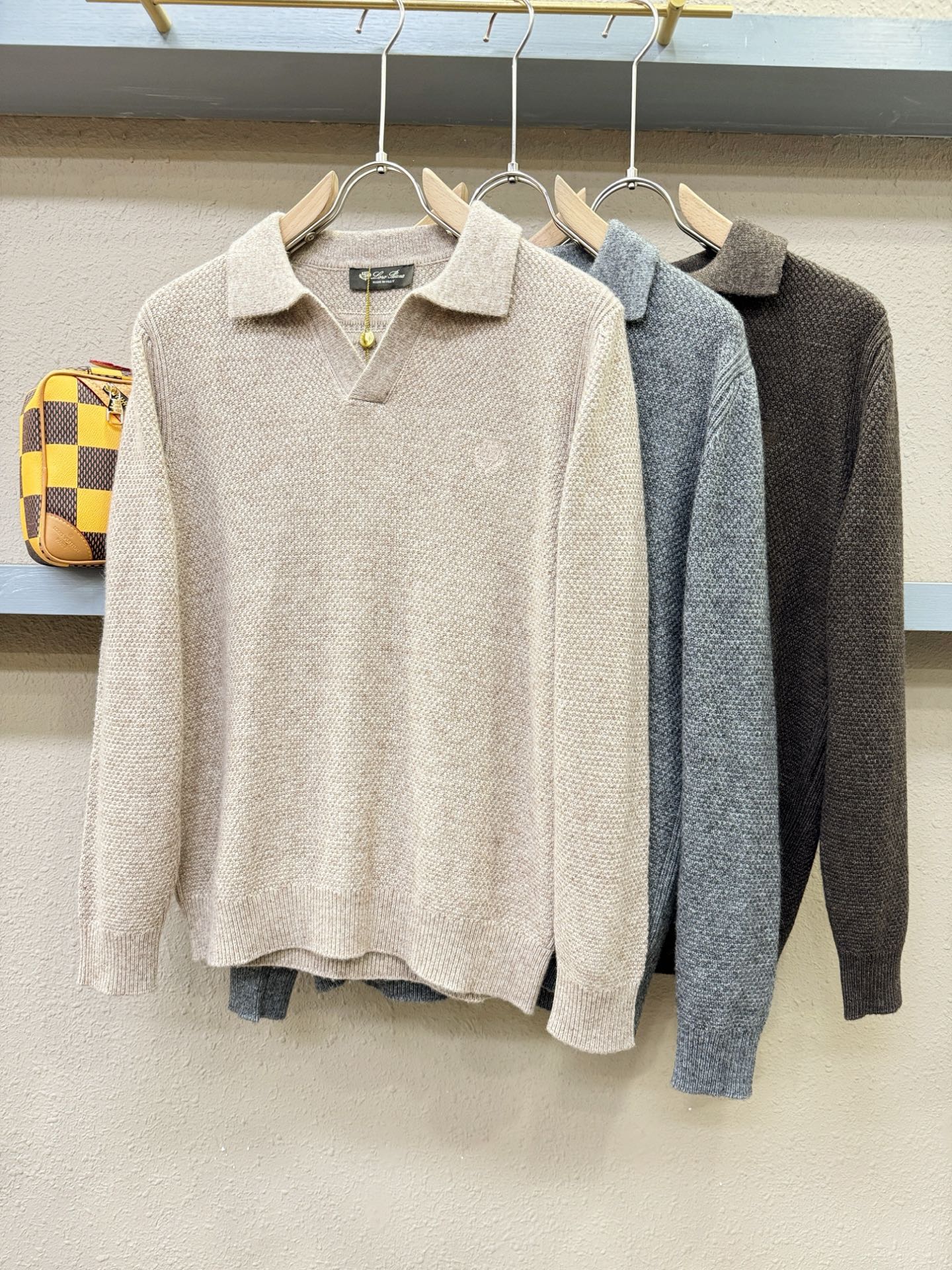 Loro Piana诺悠翩雅 新品爆款 2025秋冬新品羊毛毛衣 胸前品牌Golo刺绣🪡经典简约大气品牌