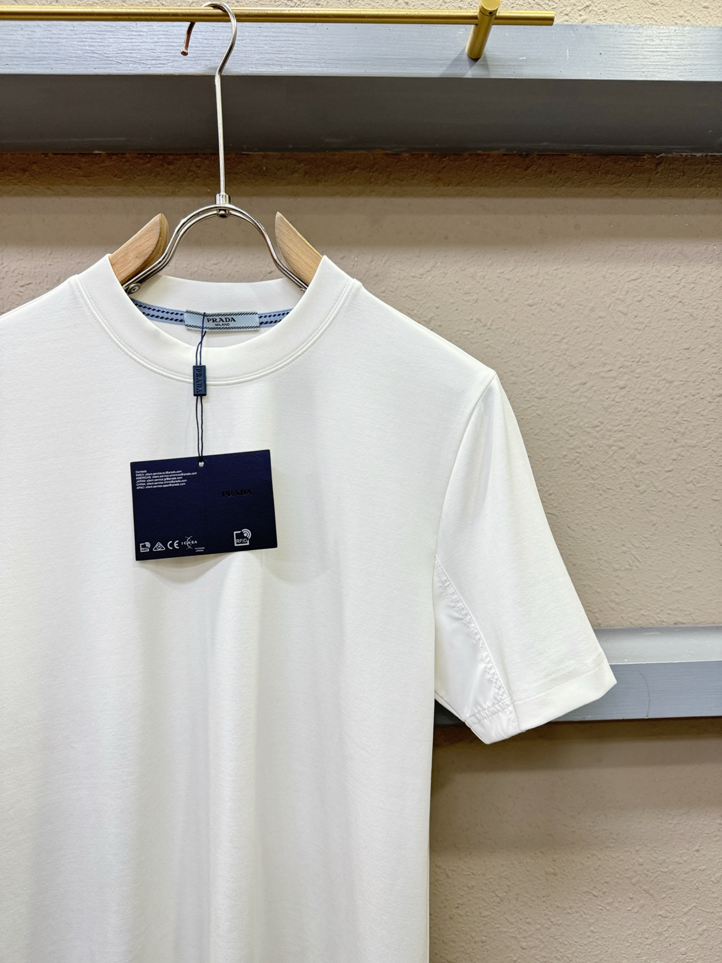 PRADA 普拉达 顶级品质 2025秋冬新品短袖！原版定制面料，手感柔软。顶级进口私货，时尚设计潮流羊
