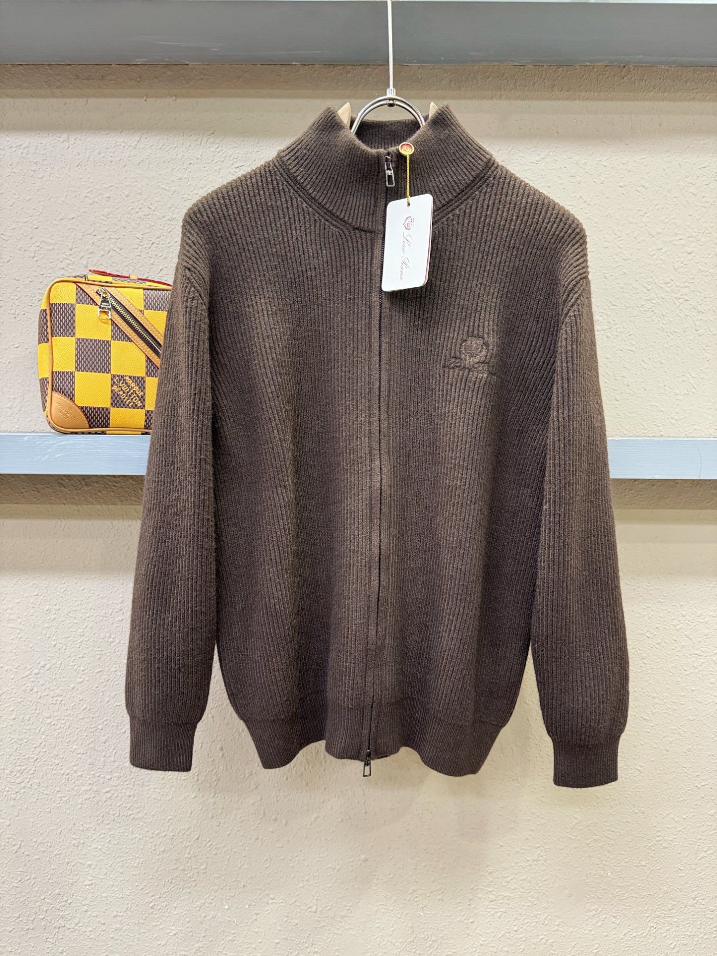 Loro Piana诺悠翩雅 新品爆款 2025秋冬新品拉链羊毛毛衣 胸前品牌Golo刺绣🪡经典简约大气
