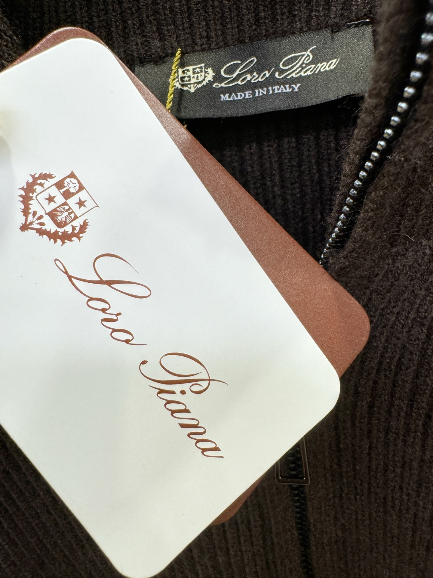 Loro Piana诺悠翩雅 新品爆款 2025秋冬新品拉链羊毛毛衣 胸前品牌Golo刺绣🪡经典简约大气