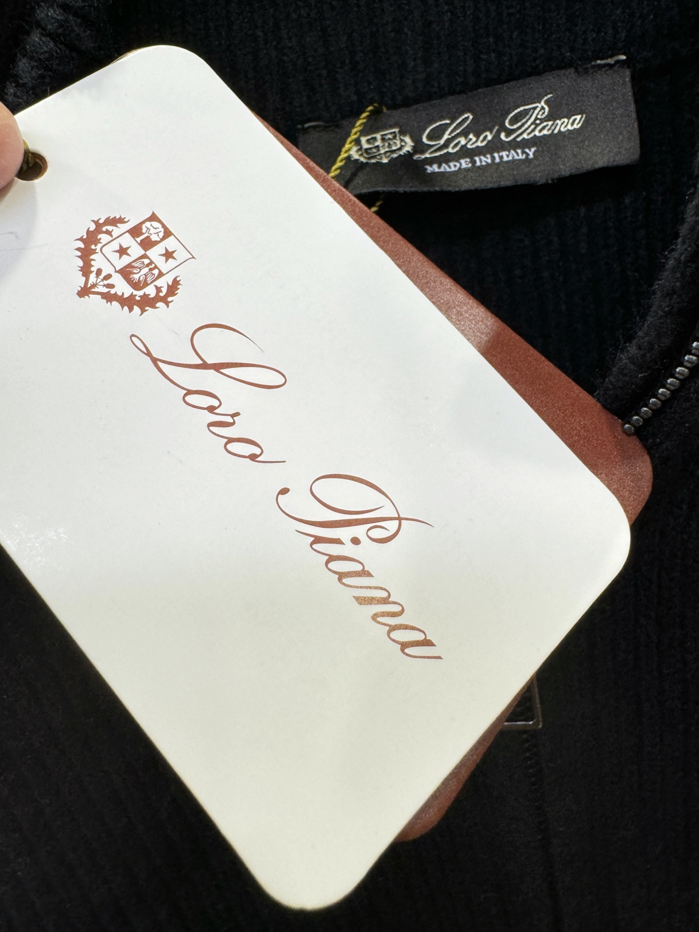 Loro Piana诺悠翩雅 新品爆款 2025秋冬新品拉链羊毛毛衣 胸前品牌Golo刺绣🪡经典简约大气