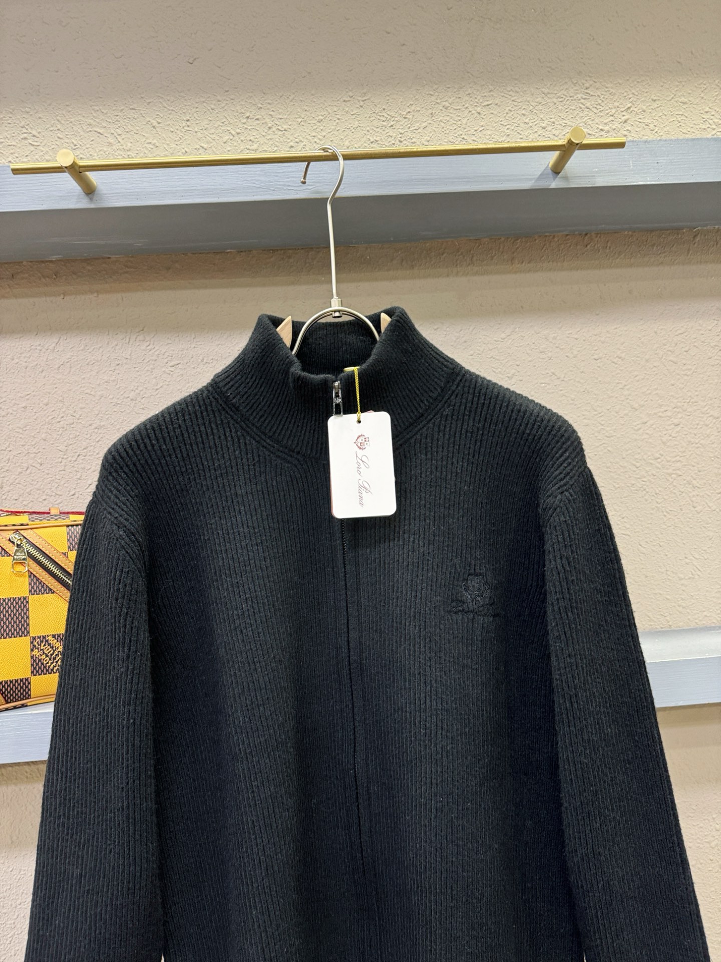 Loro Piana诺悠翩雅 新品爆款 2025秋冬新品拉链羊毛毛衣 胸前品牌Golo刺绣🪡经典简约大气