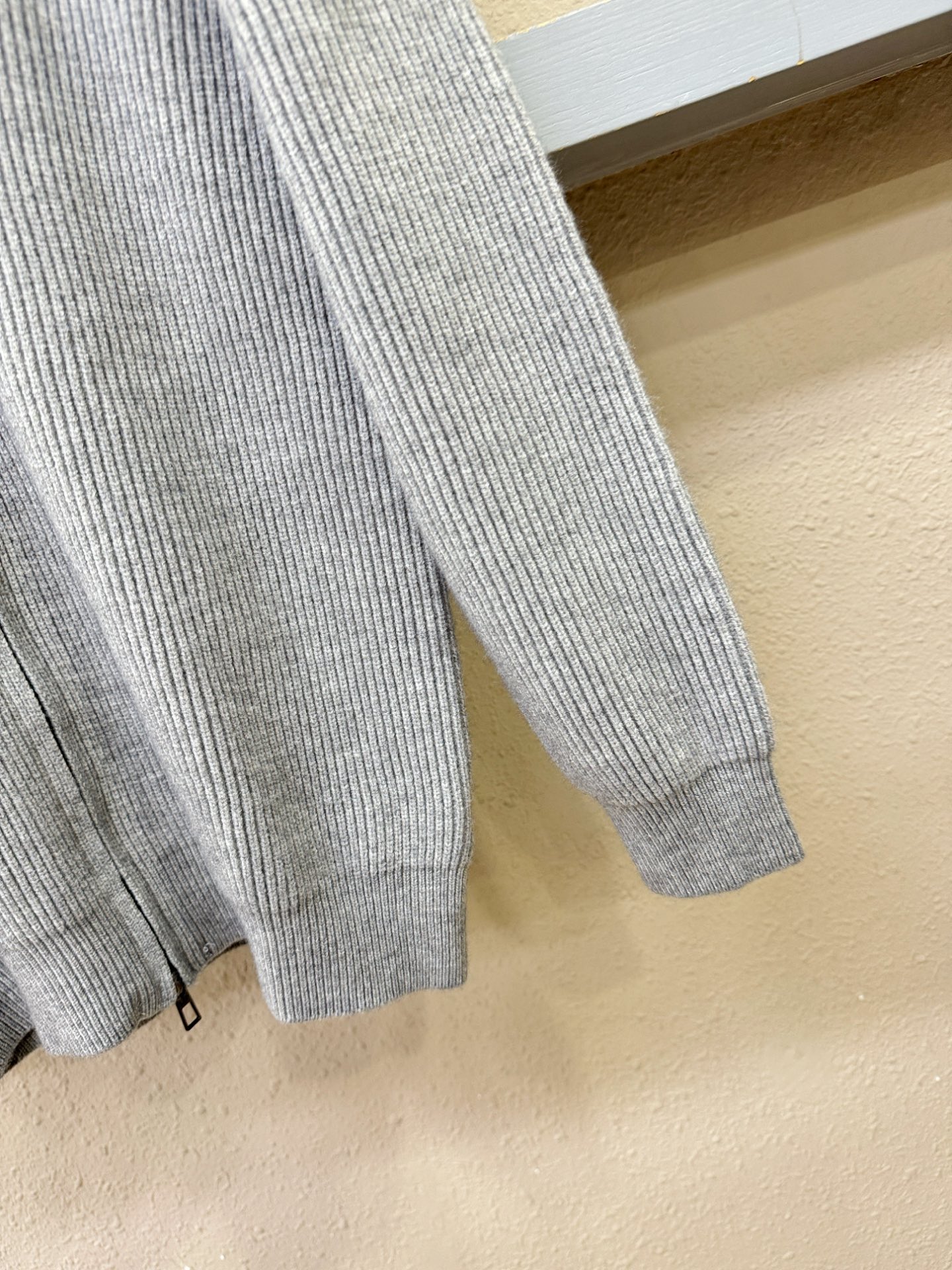 Loro Piana诺悠翩雅 新品爆款 2025秋冬新品拉链羊毛毛衣 胸前品牌Golo刺绣🪡经典简约大气