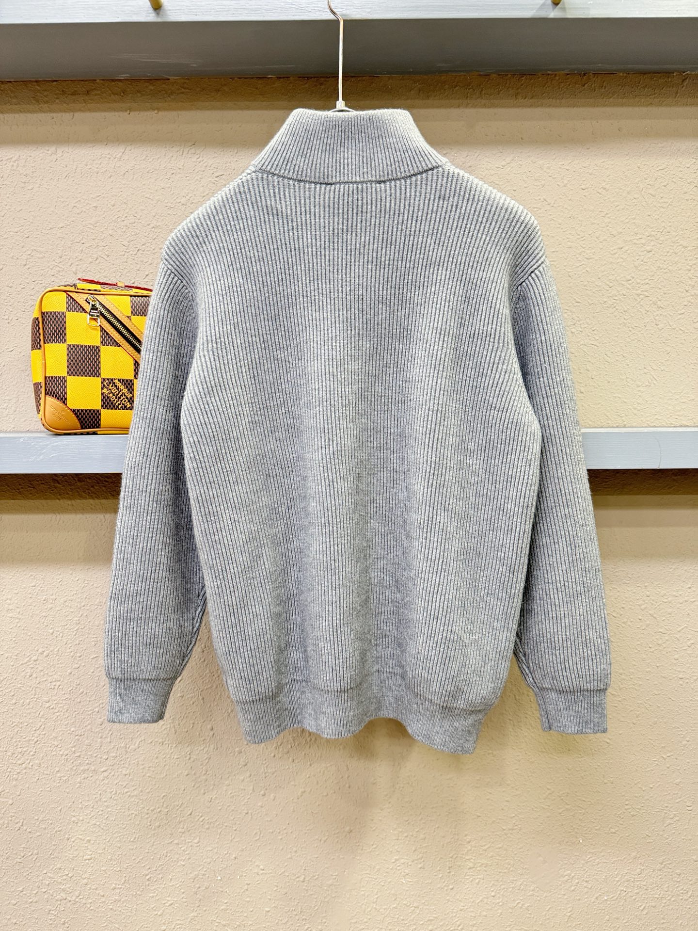 Loro Piana诺悠翩雅 新品爆款 2025秋冬新品拉链羊毛毛衣 胸前品牌Golo刺绣🪡经典简约大气