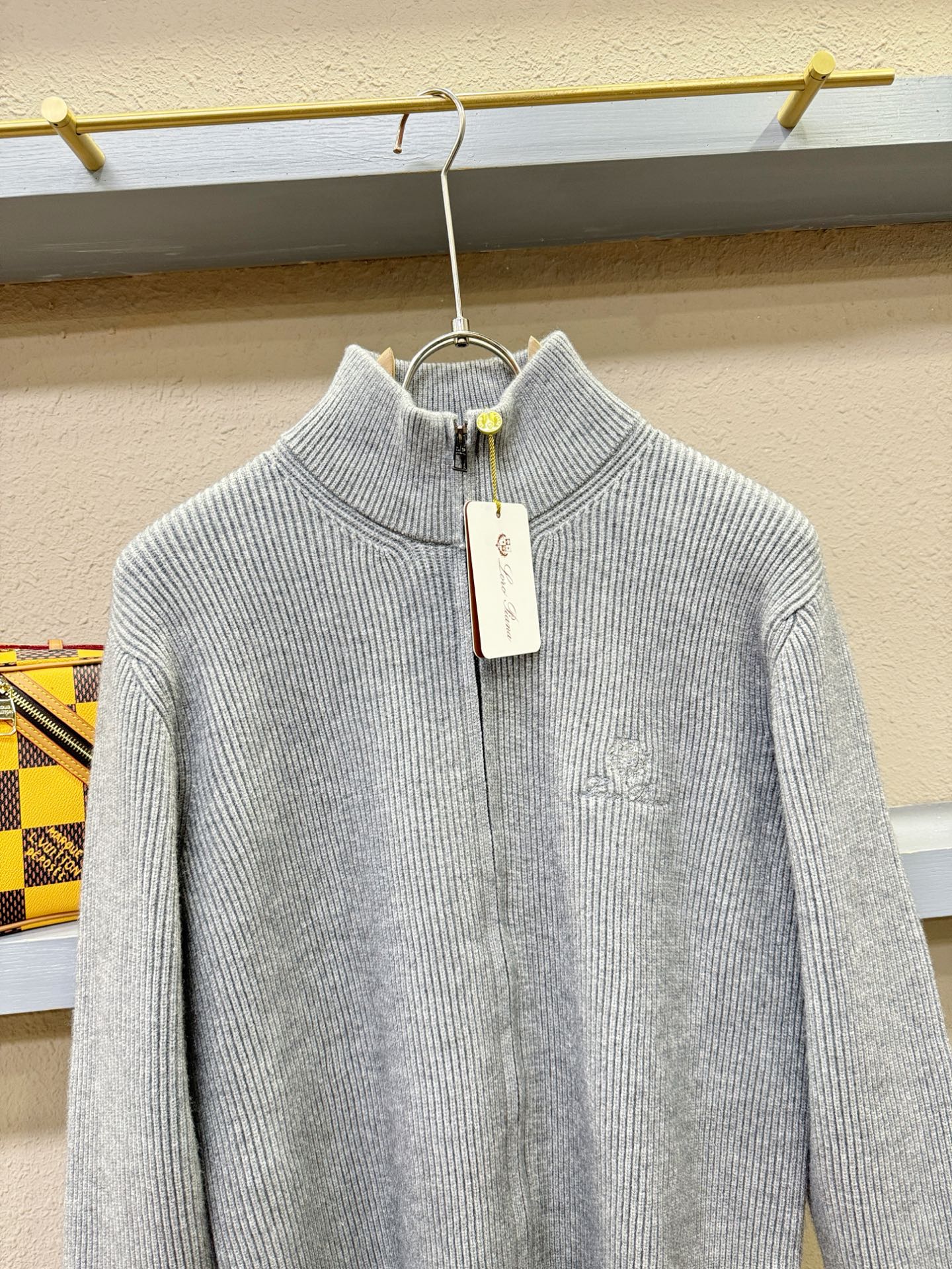 Loro Piana诺悠翩雅 新品爆款 2025秋冬新品拉链羊毛毛衣 胸前品牌Golo刺绣🪡经典简约大气