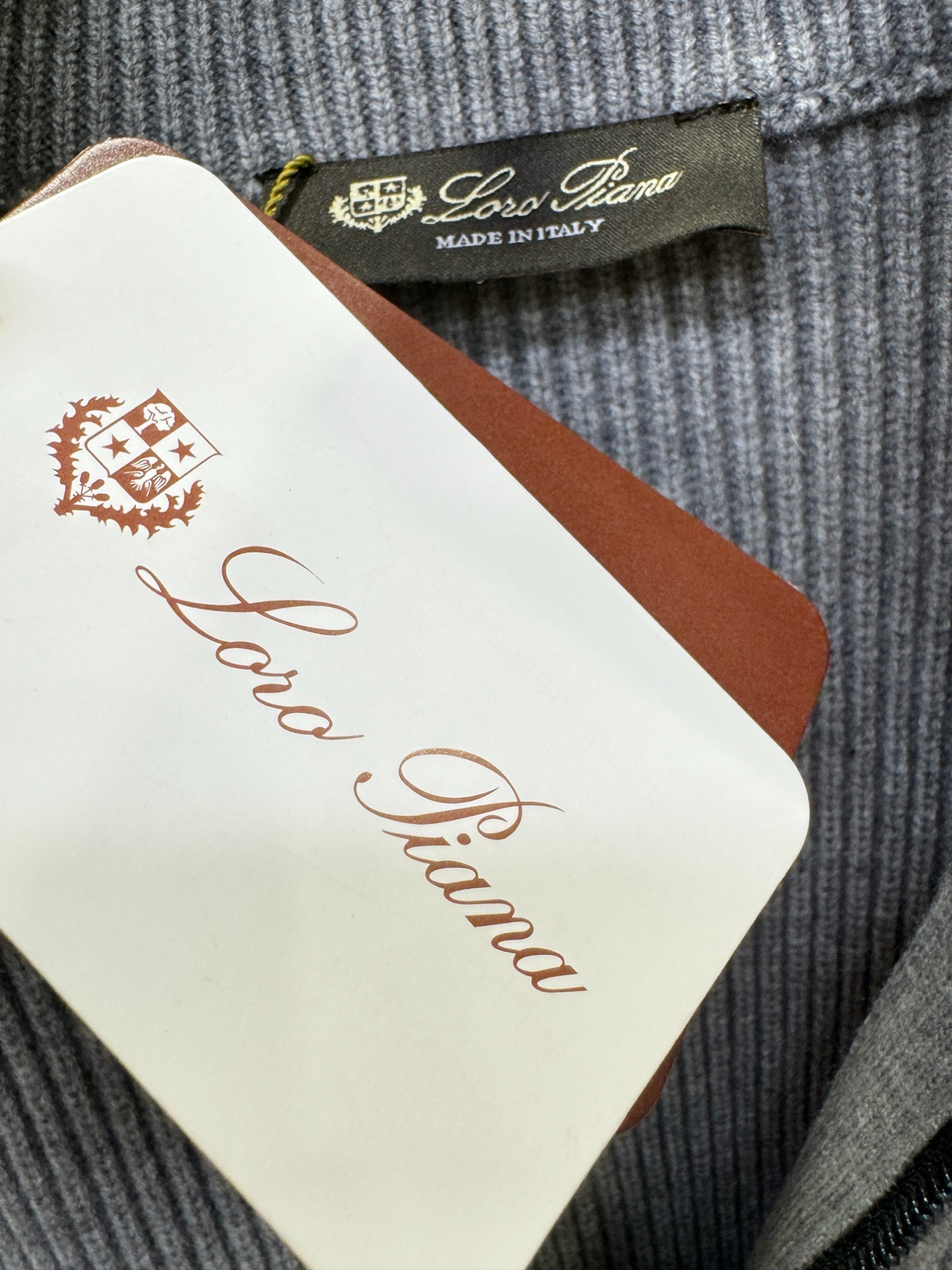 Loro Piana诺悠翩雅 新品爆款 2025秋冬新品拉链羊毛毛衣 胸前品牌Golo刺绣🪡经典简约大气