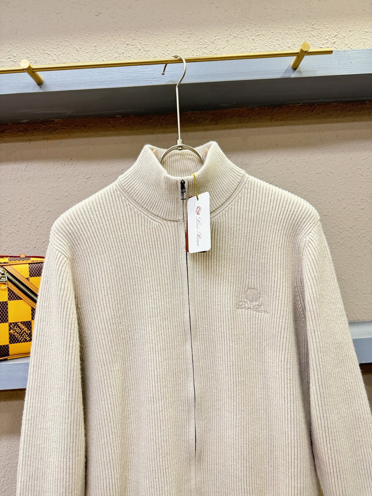 Loro Piana诺悠翩雅 新品爆款 2025秋冬新品拉链羊毛毛衣 胸前品牌Golo刺绣🪡经典简约大气