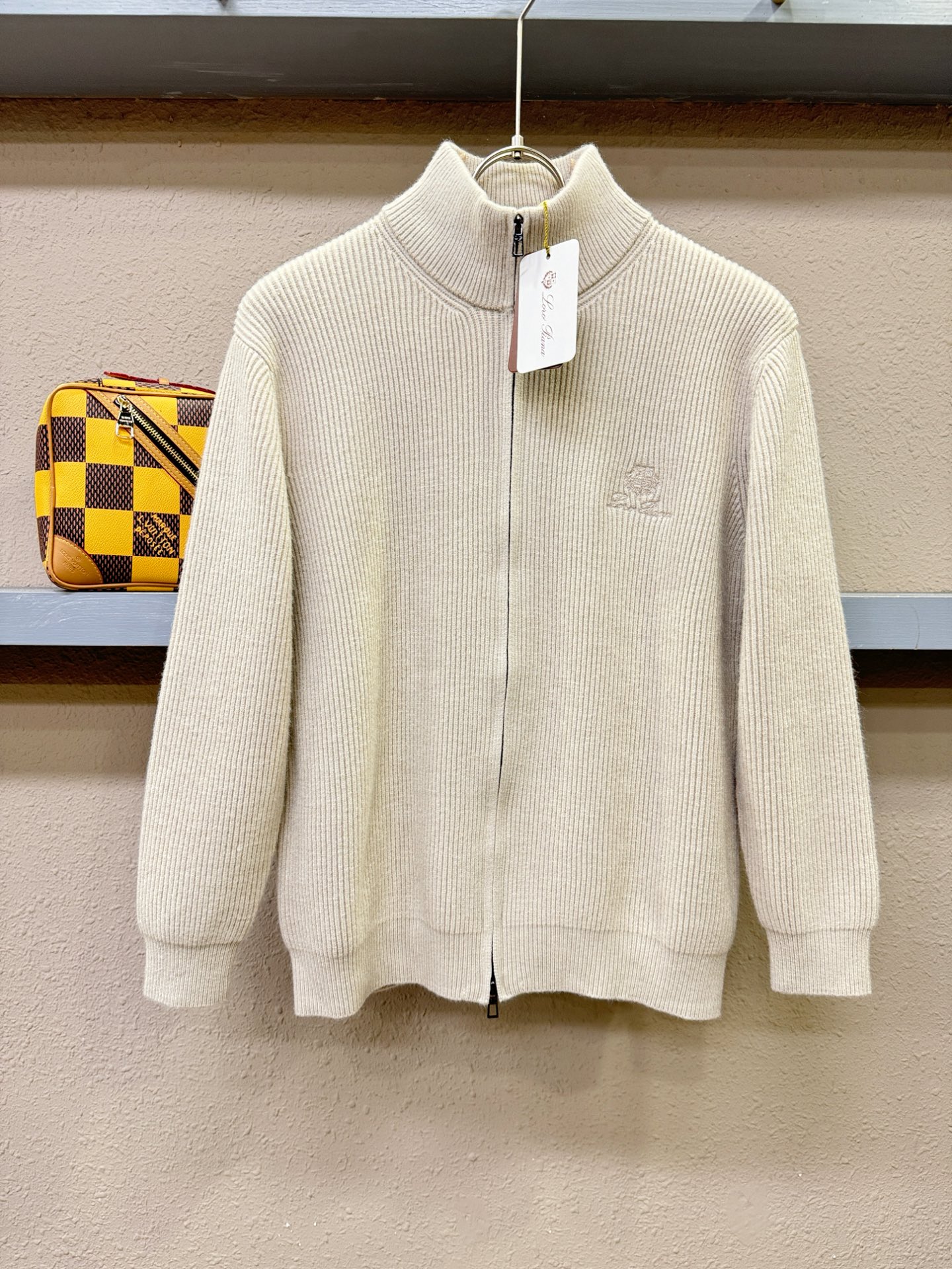 Loro Piana诺悠翩雅 新品爆款 2025秋冬新品拉链羊毛毛衣 胸前品牌Golo刺绣🪡经典简约大气