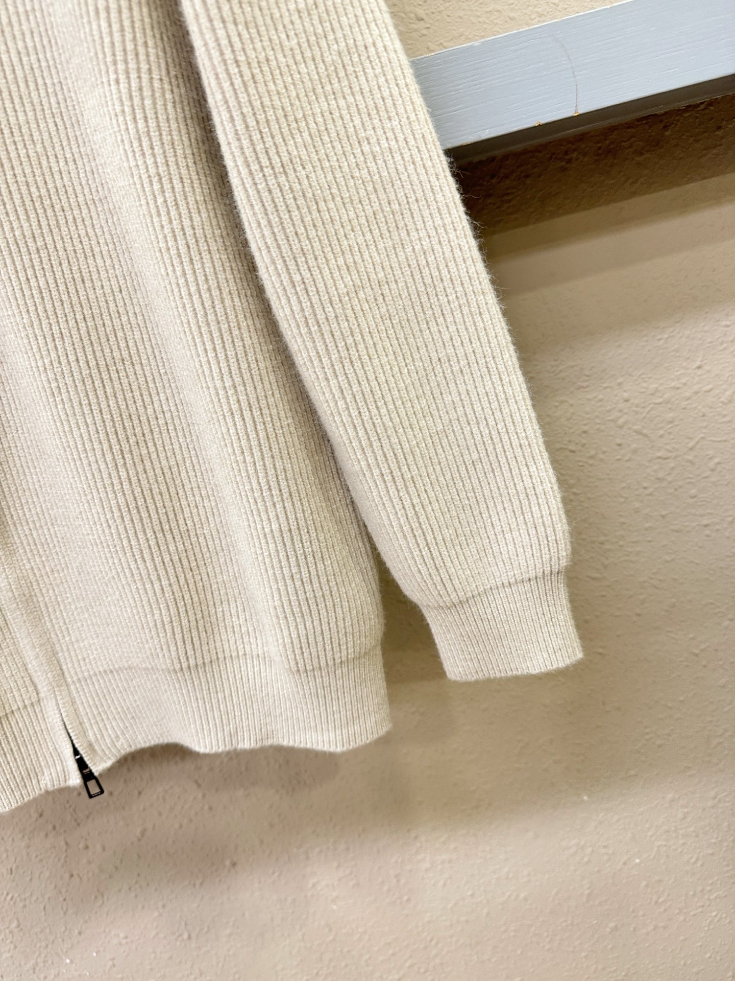 Loro Piana诺悠翩雅 新品爆款 2025秋冬新品拉链羊毛毛衣 胸前品牌Golo刺绣🪡经典简约大气