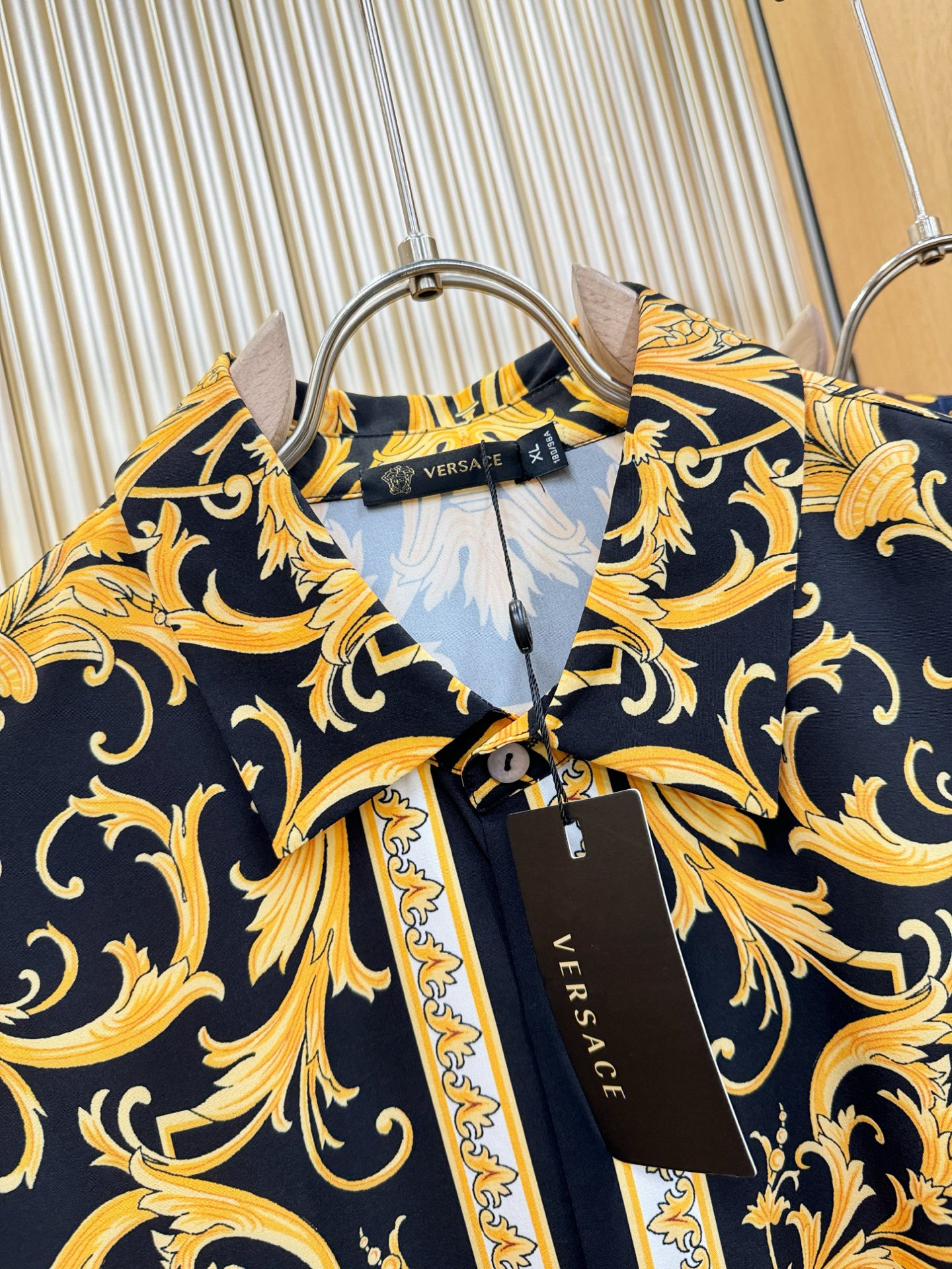 Versace 范思哲 2025 新款真丝衬衫，贸易公司渠道稀出，领先官网发售！经典休闲衬衫搭配独特的设