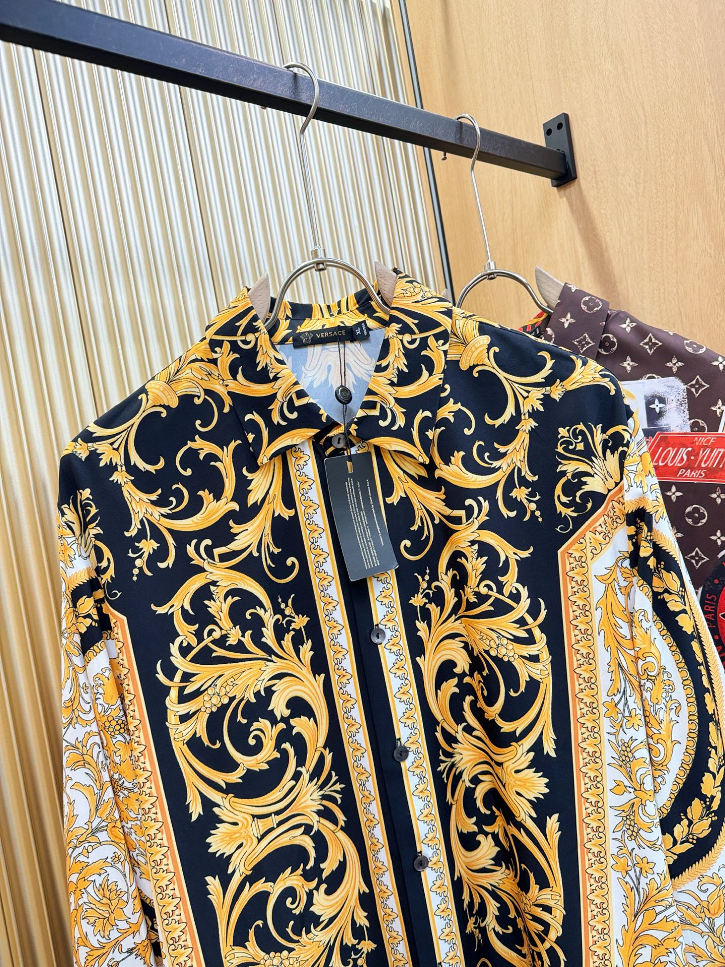 Versace 范思哲 2025 新款真丝衬衫，贸易公司渠道稀出，领先官网发售！经典休闲衬衫搭配独特的设