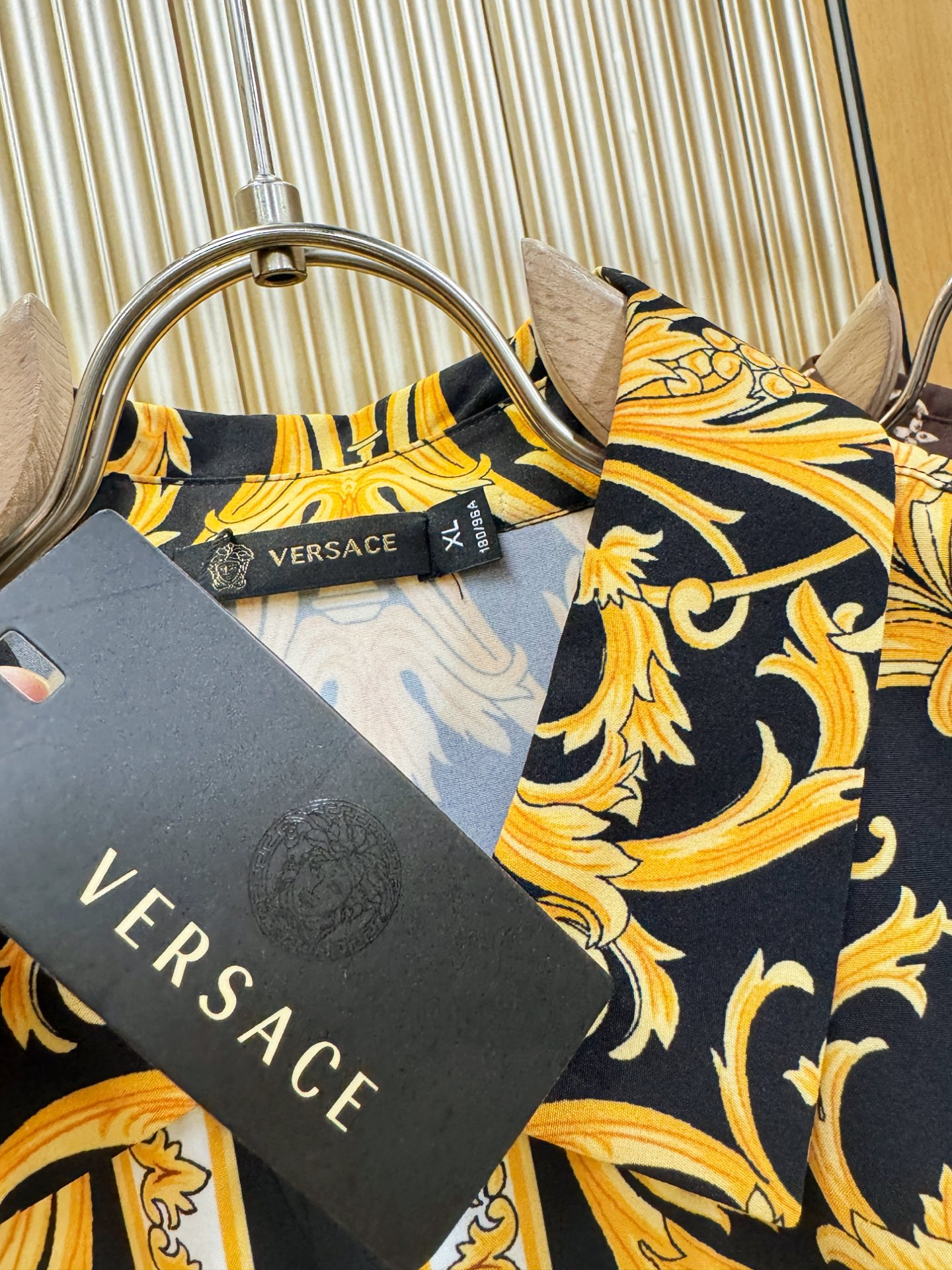 Versace 范思哲 2025 新款真丝衬衫，贸易公司渠道稀出，领先官网发售！经典休闲衬衫搭配独特的设