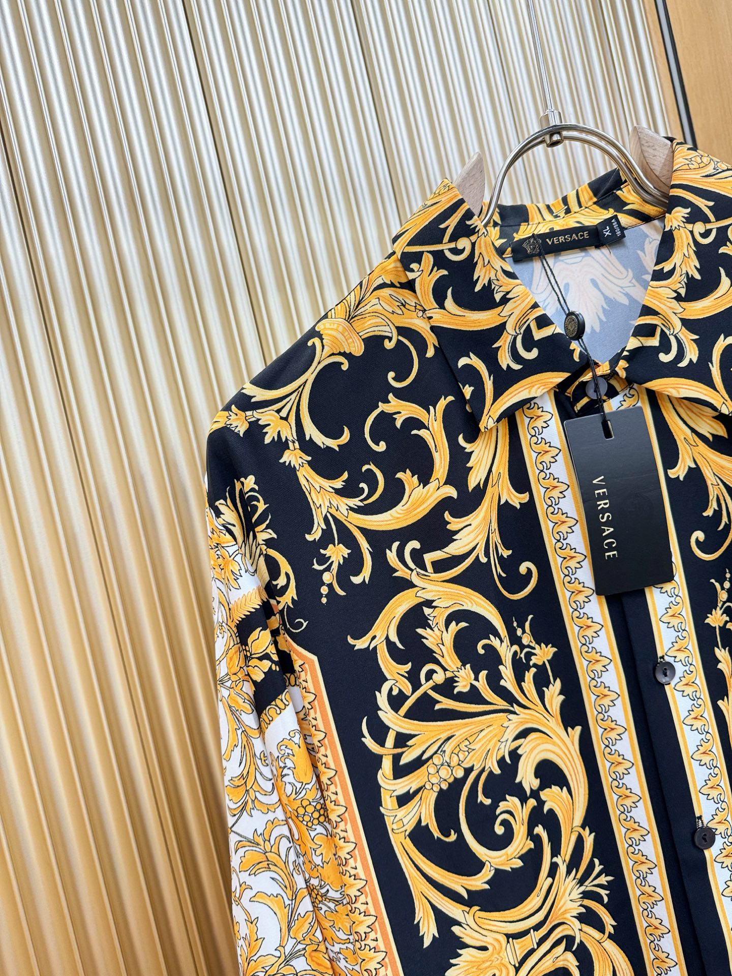 Versace 范思哲 2025 新款真丝衬衫，贸易公司渠道稀出，领先官网发售！经典休闲衬衫搭配独特的设