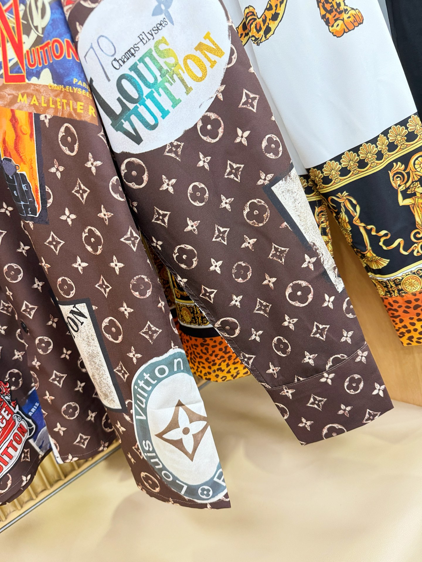 LV 2025 新款真丝衬衫，贸易公司渠道稀出，领先官网发售！经典休闲衬衫搭配独特的设计，简洁干净、经典