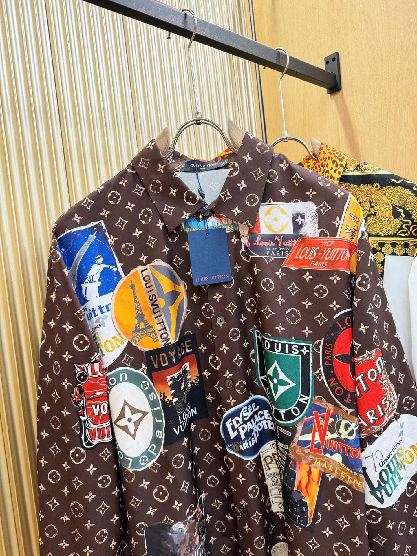 LV 2025 新款真丝衬衫，贸易公司渠道稀出，领先官网发售！经典休闲衬衫搭配独特的设计，简洁干净、经典