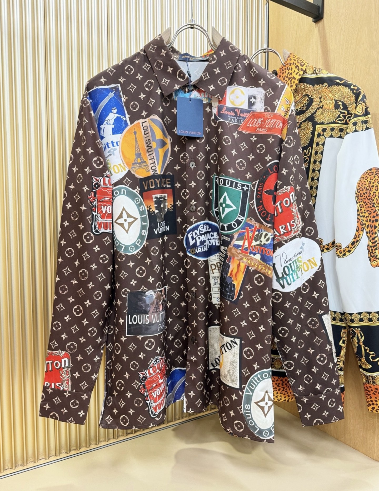 LV 2025 新款真丝衬衫，贸易公司渠道稀出，领先官网发售！经典休闲衬衫搭配独特的设计，简洁干净、经典