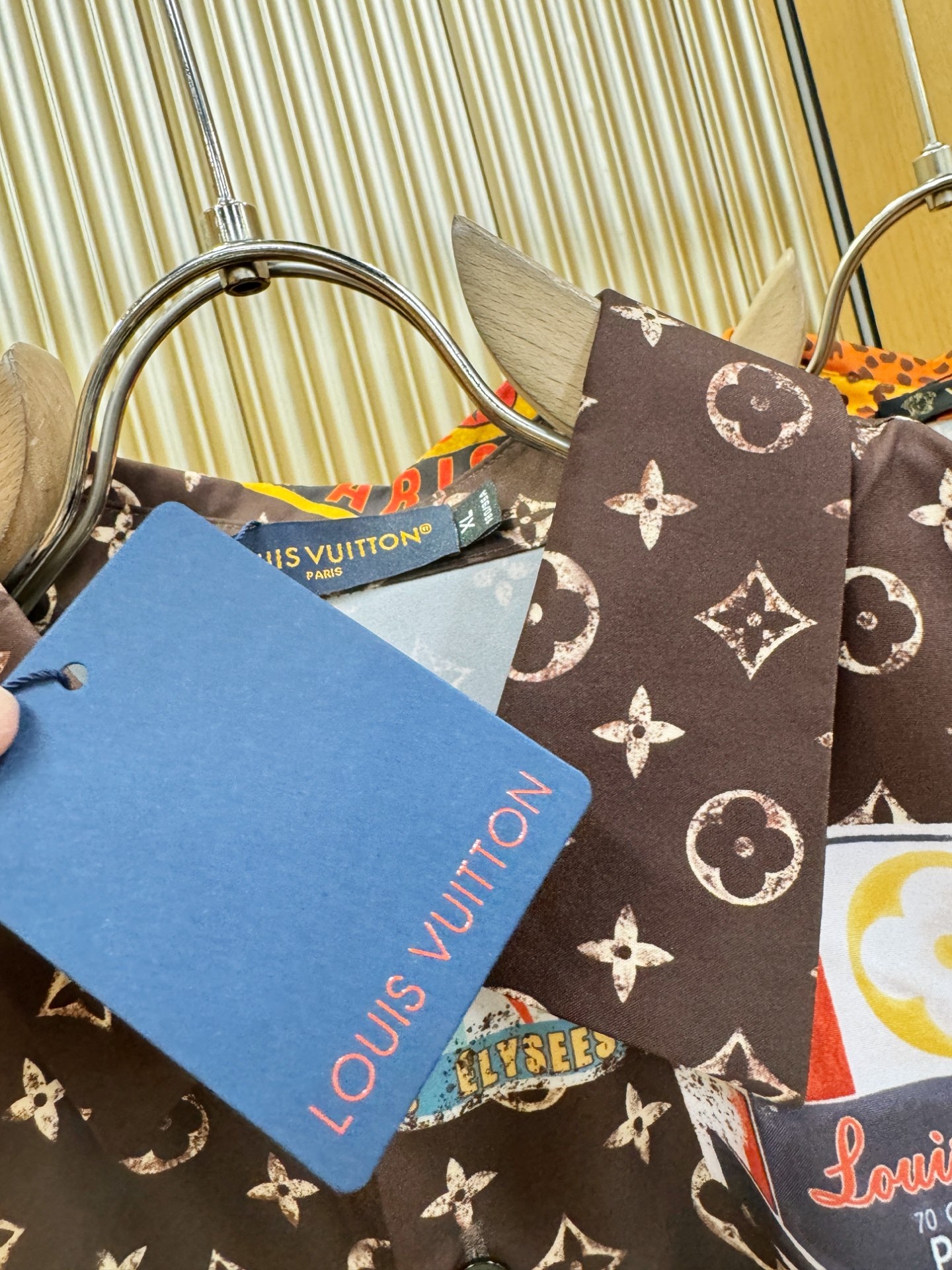 LV 2025 新款真丝衬衫，贸易公司渠道稀出，领先官网发售！经典休闲衬衫搭配独特的设计，简洁干净、经典