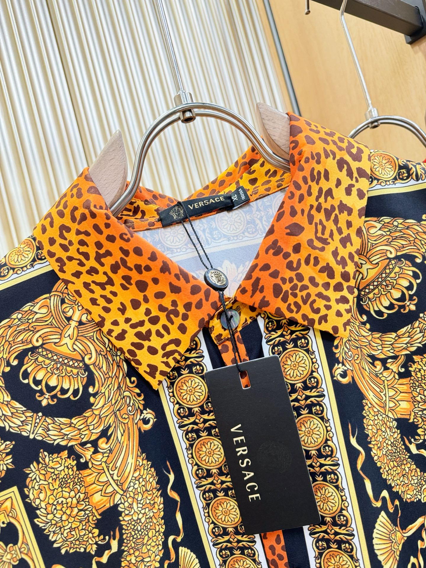 Versace 范思哲 2025 新款真丝衬衫，贸易公司渠道稀出，领先官网发售！经典休闲衬衫搭配独特的设