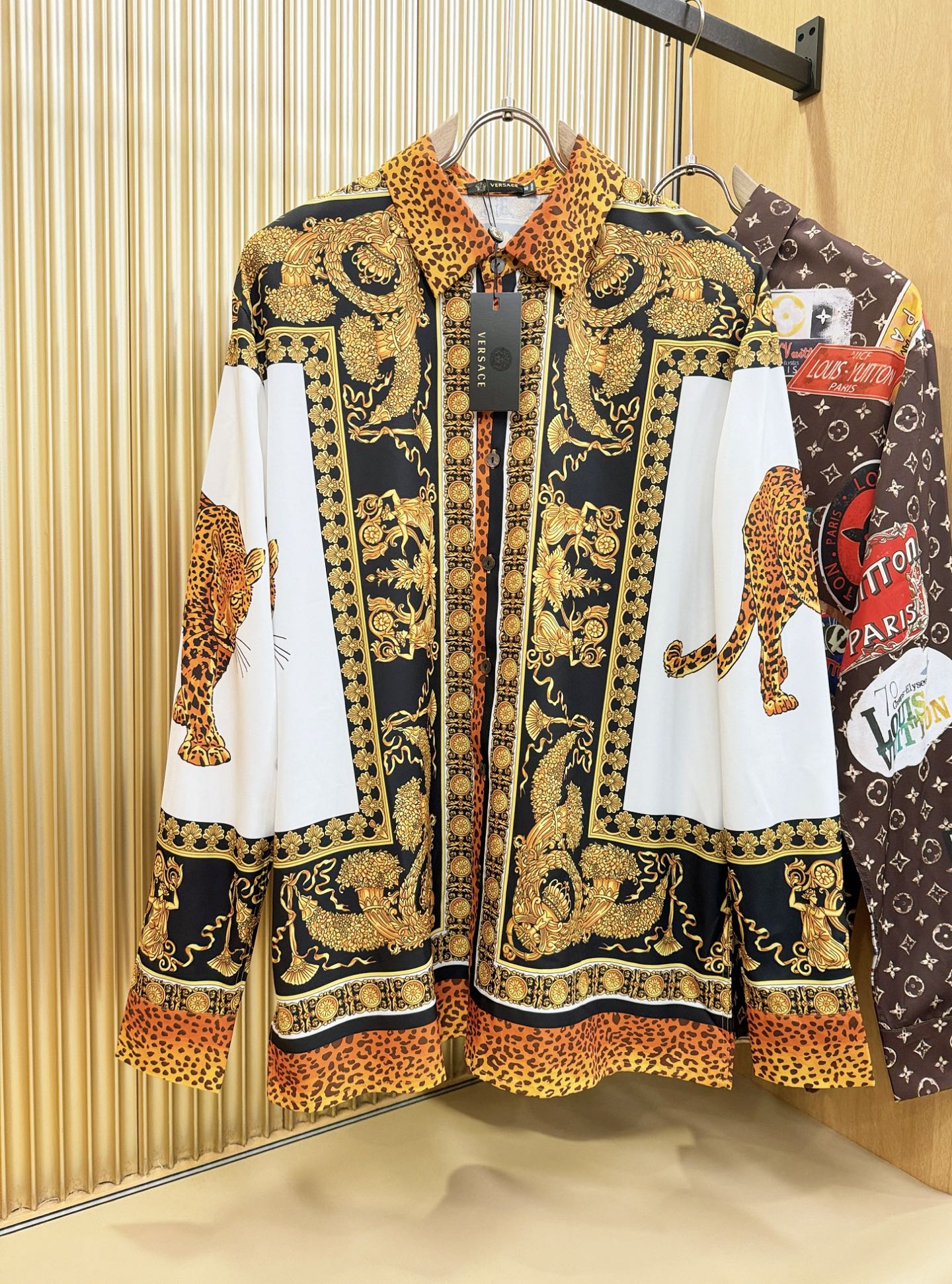 Versace 范思哲 2025 新款真丝衬衫，贸易公司渠道稀出，领先官网发售！经典休闲衬衫搭配独特的设