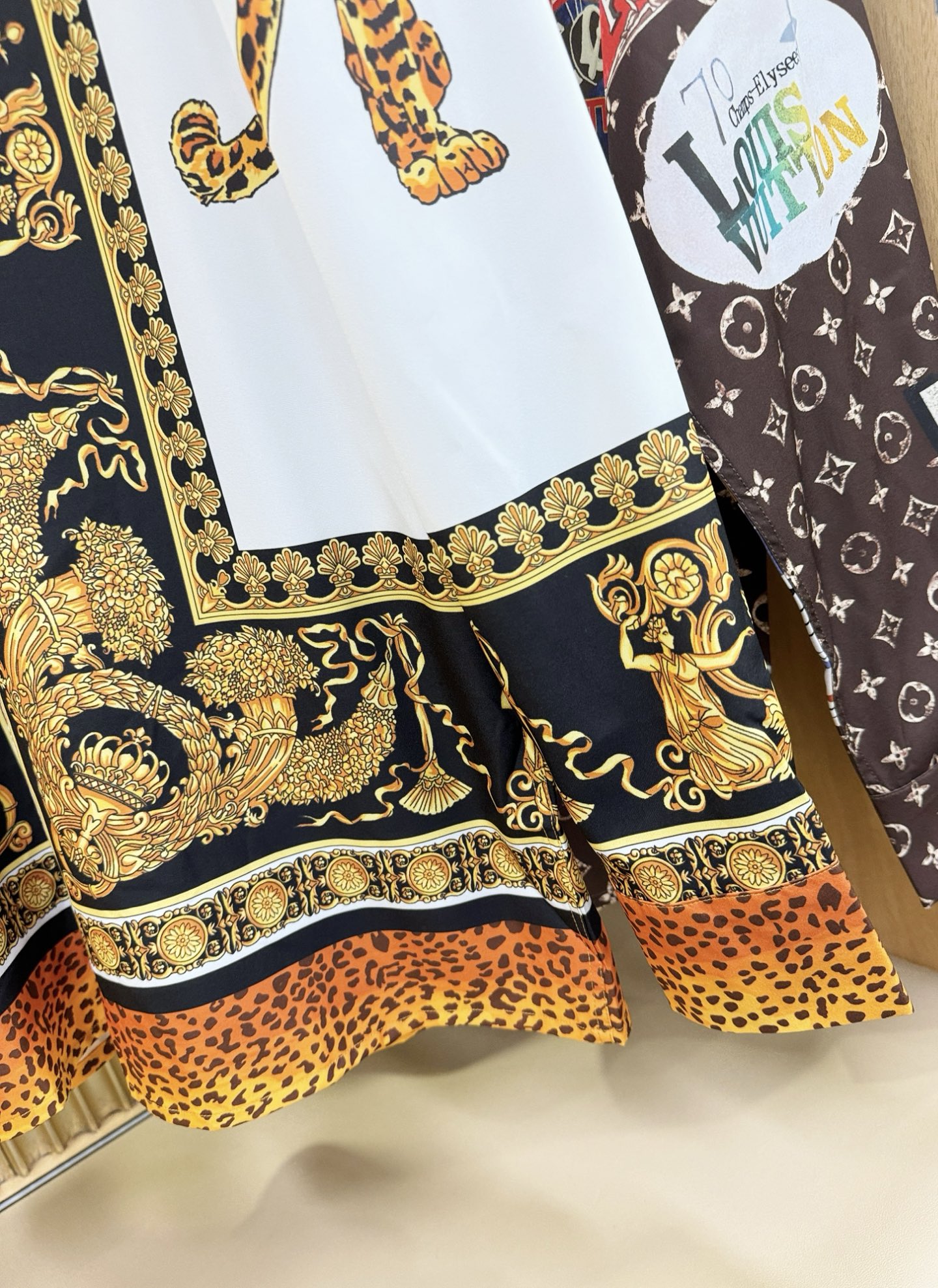 Versace 范思哲 2025 新款真丝衬衫，贸易公司渠道稀出，领先官网发售！经典休闲衬衫搭配独特的设