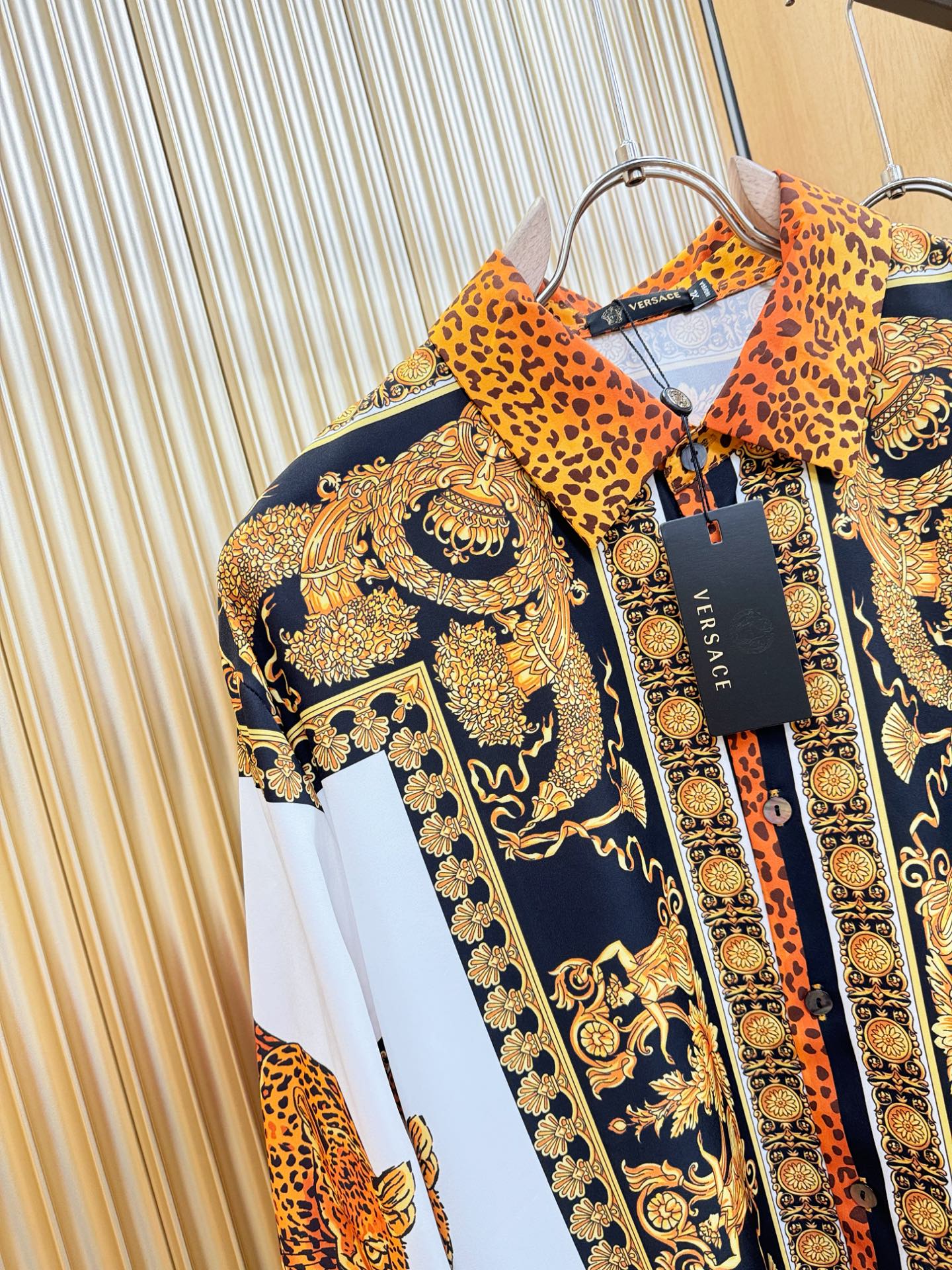 Versace 范思哲 2025 新款真丝衬衫，贸易公司渠道稀出，领先官网发售！经典休闲衬衫搭配独特的设