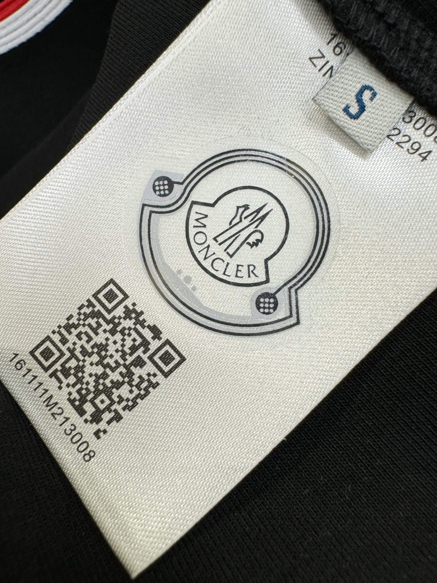 Moncler蒙口 2025ss秋季新品 长袖卫衣，经典Logo设计，百搭款 官网同步发售 定制面料，柔