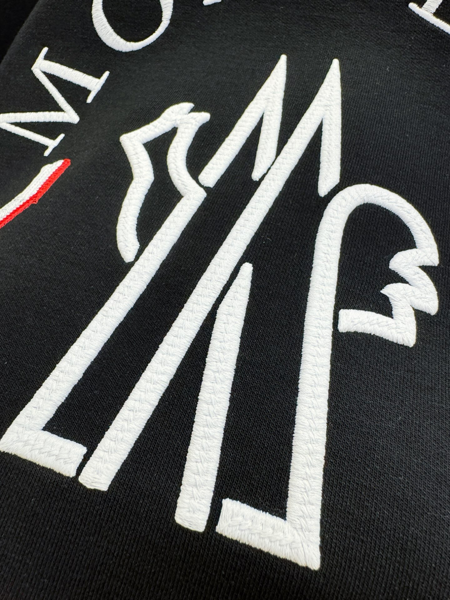 Moncler蒙口 2025ss秋季新品 长袖卫衣，经典Logo设计，百搭款 官网同步发售 定制面料，柔