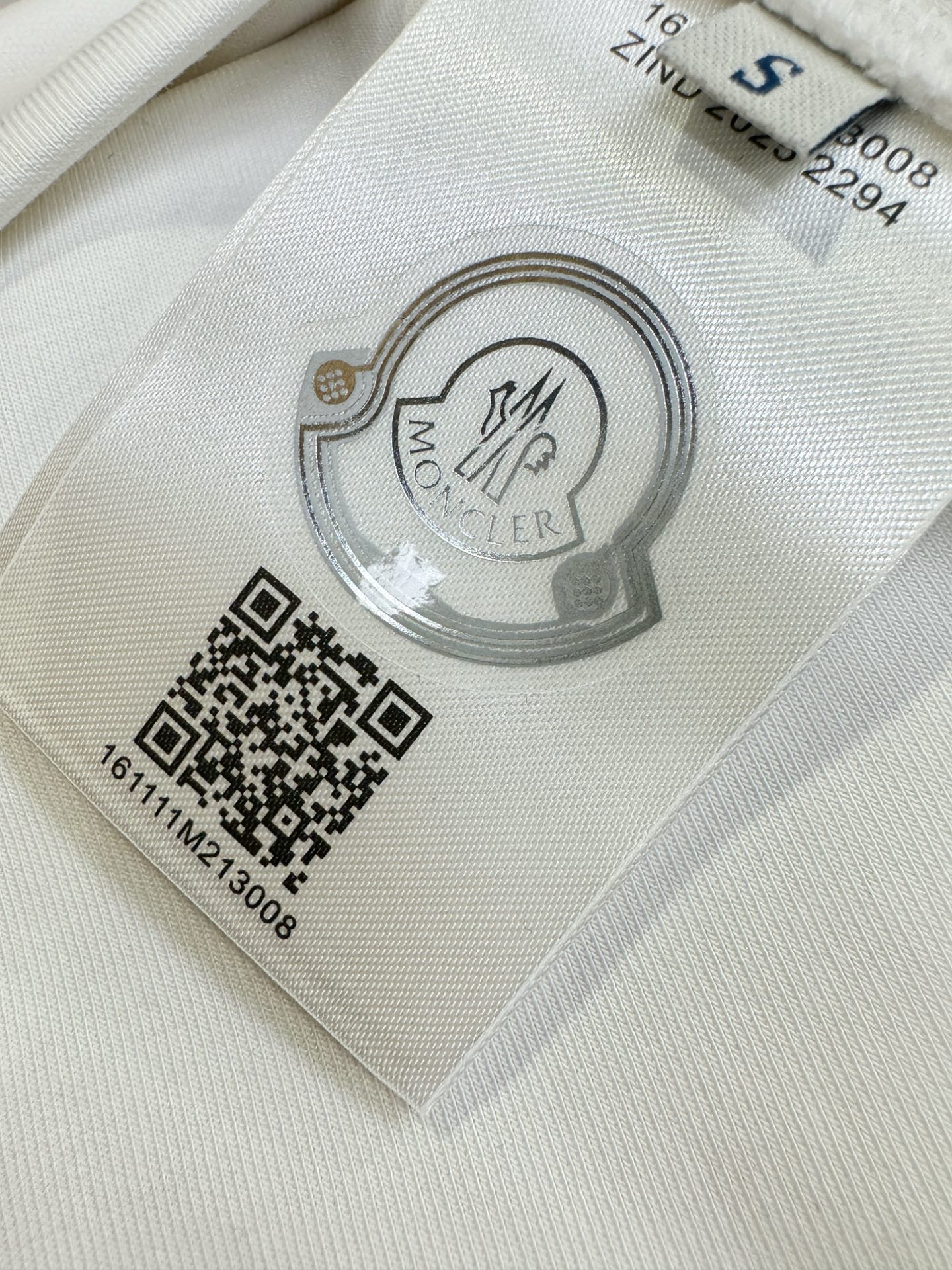 Moncler蒙口 2025ss秋季新品 长袖卫衣，经典Logo设计，百搭款 官网同步发售 定制面料，柔