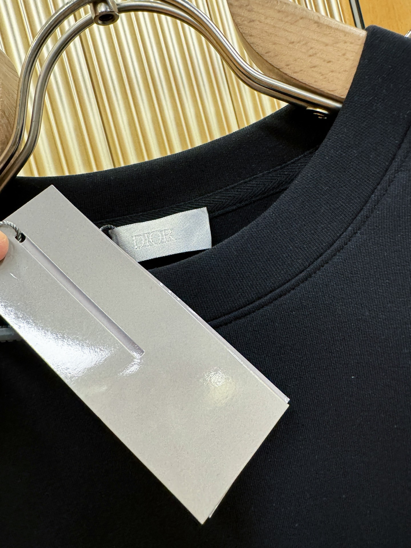 Dior迪奥 2025ss秋季新品 长袖卫衣，经典Logo设计，百搭款 官网同步发售 定制面料，柔软细腻