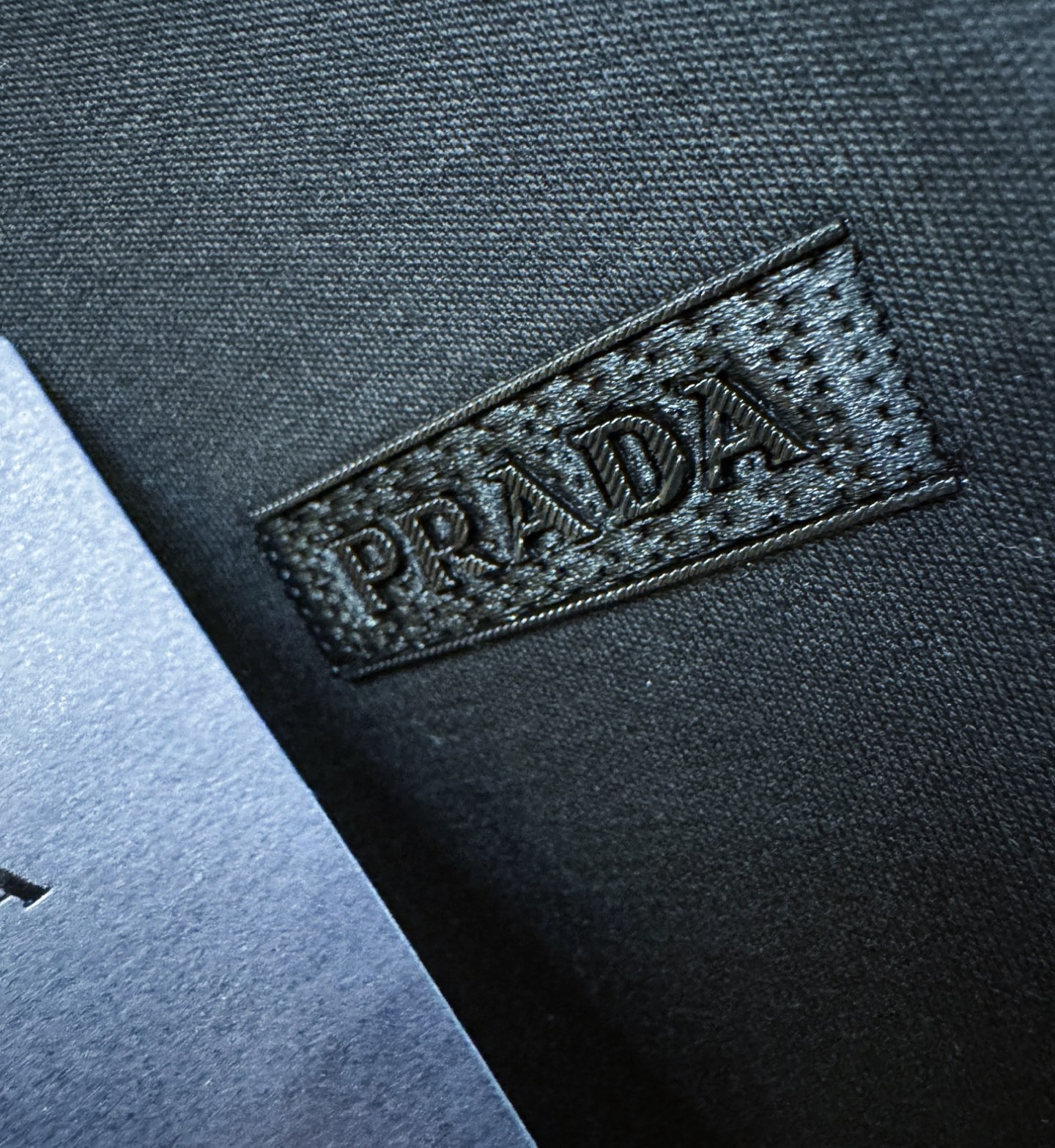 PRADA 普拉达 顶级品质 2025秋冬新品短袖！原版定制面料，手感柔软。顶级进口私货，时尚设计潮流羊
