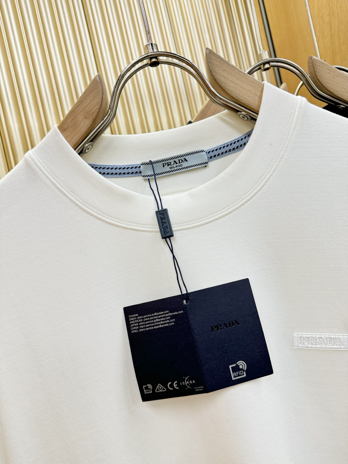 PRADA 普拉达 顶级品质 2025秋冬新品短袖！原版定制面料，手感柔软。顶级进口私货，时尚设计潮流羊