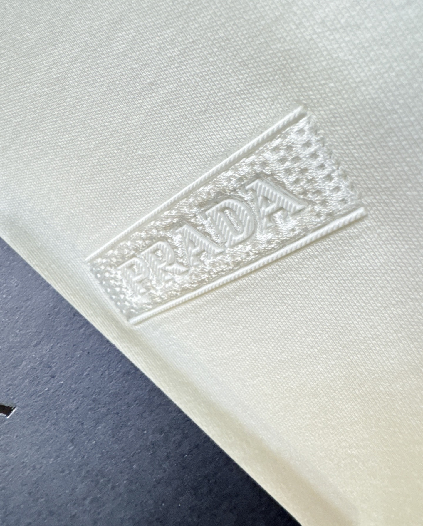 PRADA 普拉达 顶级品质 2025秋冬新品短袖！原版定制面料，手感柔软。顶级进口私货，时尚设计潮流羊