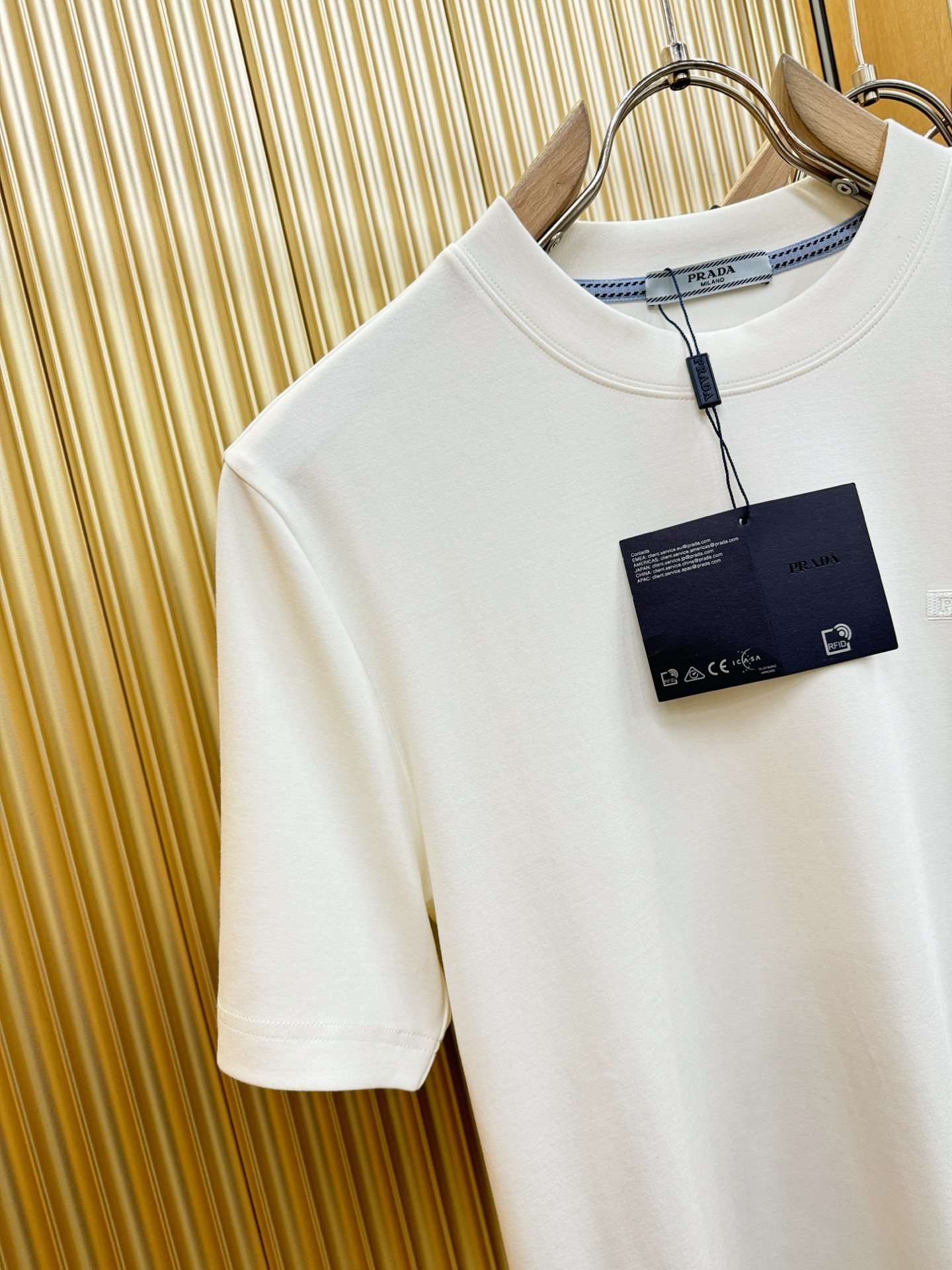 PRADA 普拉达 顶级品质 2025秋冬新品短袖！原版定制面料，手感柔软。顶级进口私货，时尚设计潮流羊