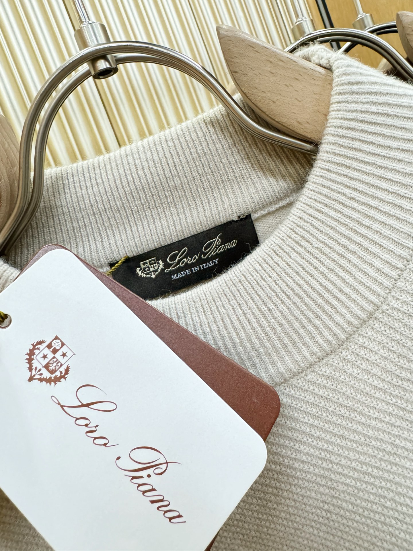 Loro Piana诺悠翩雅 新品爆款 2025秋冬新品羊毛毛衣 胸前品牌Golo刺绣，经典简约大气品牌