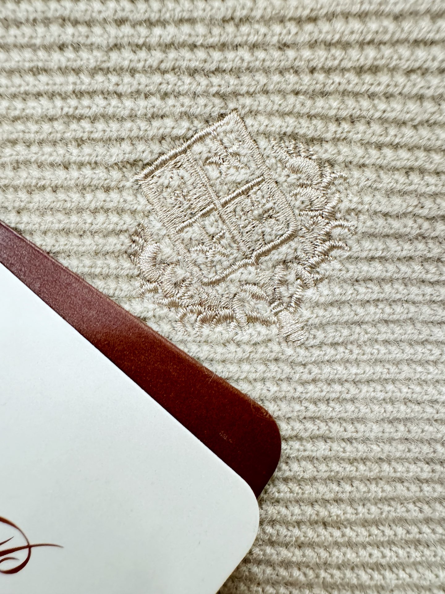 Loro Piana诺悠翩雅 新品爆款 2025秋冬新品羊毛毛衣 胸前品牌Golo刺绣，经典简约大气品牌