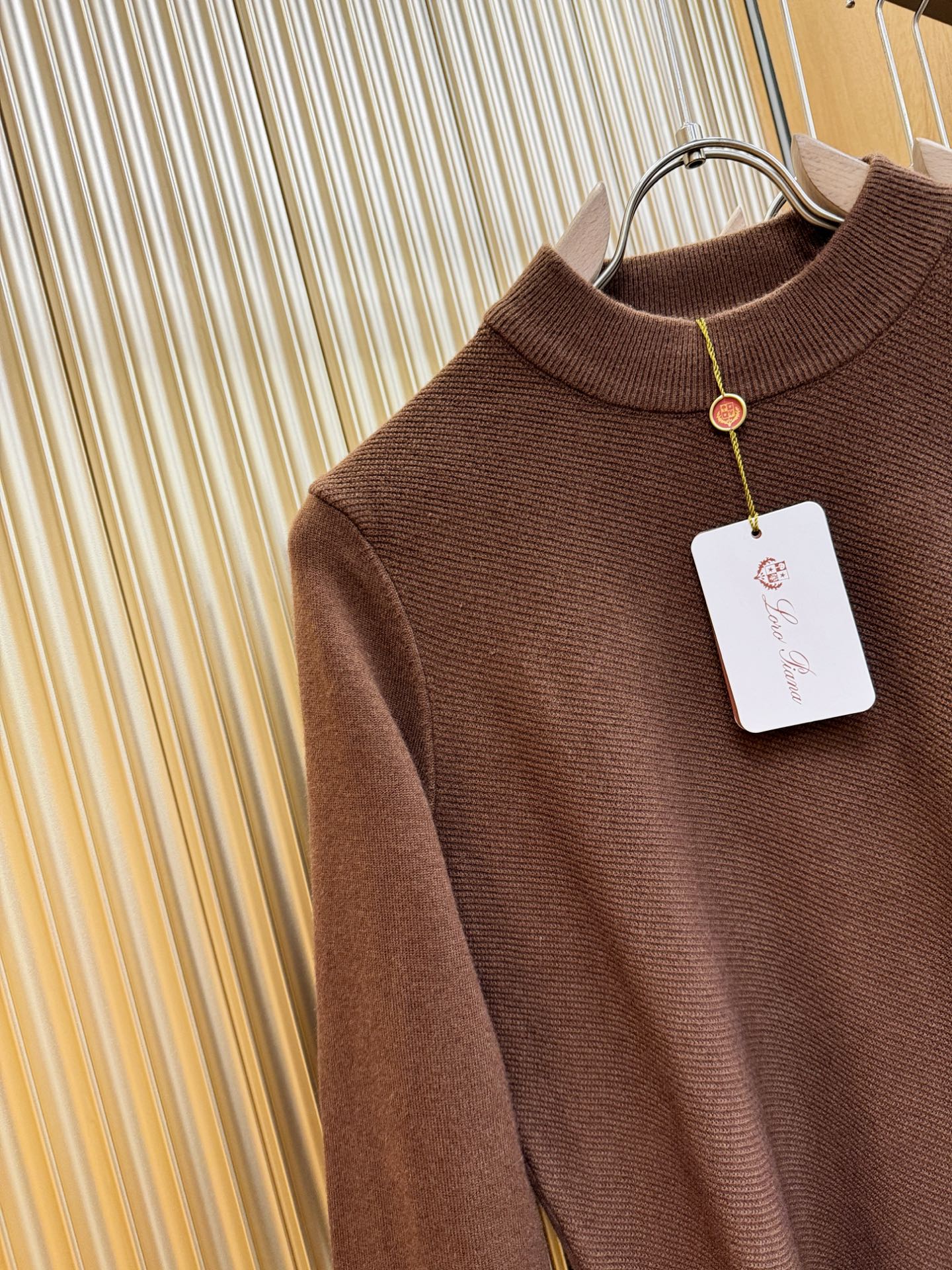 Loro Piana诺悠翩雅 新品爆款 2025秋冬新品羊毛毛衣 胸前品牌Golo刺绣，经典简约大气品牌