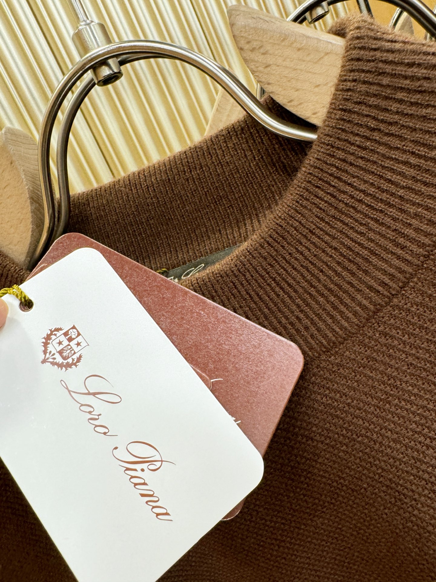 Loro Piana诺悠翩雅 新品爆款 2025秋冬新品羊毛毛衣 胸前品牌Golo刺绣，经典简约大气品牌