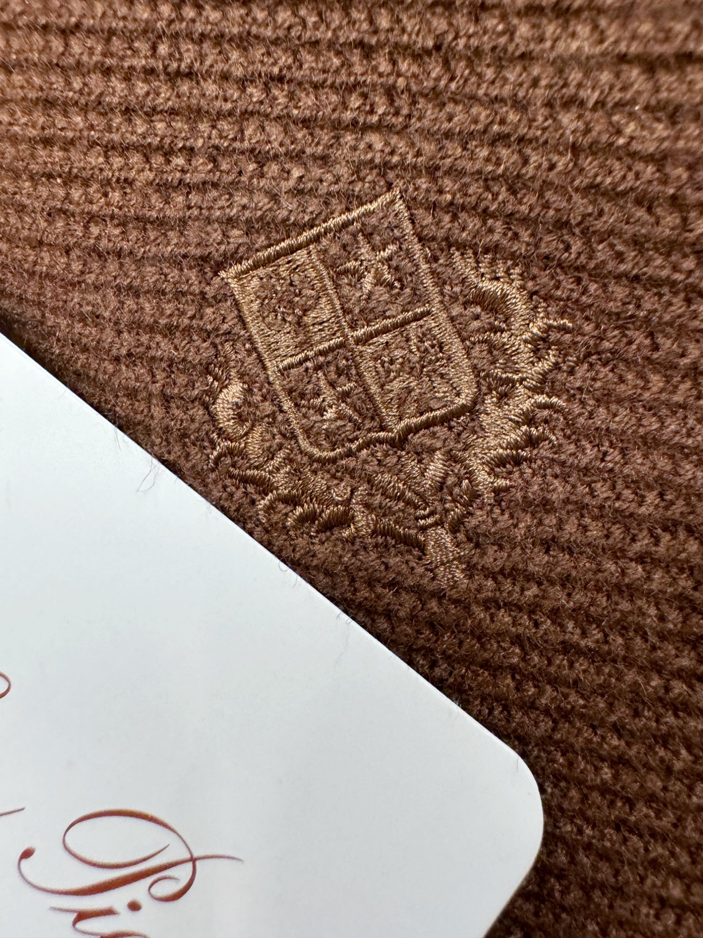 Loro Piana诺悠翩雅 新品爆款 2025秋冬新品羊毛毛衣 胸前品牌Golo刺绣，经典简约大气品牌