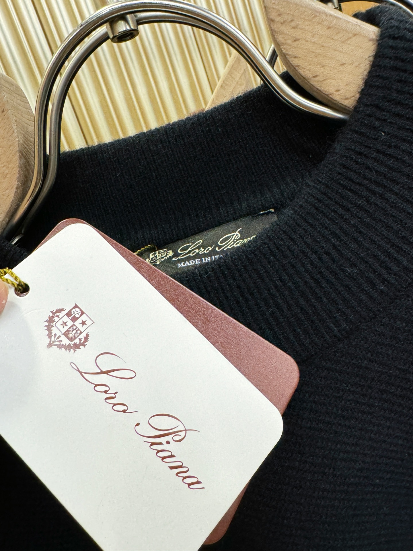 Loro Piana诺悠翩雅 新品爆款 2025秋冬新品羊毛毛衣 胸前品牌Golo刺绣，经典简约大气品牌