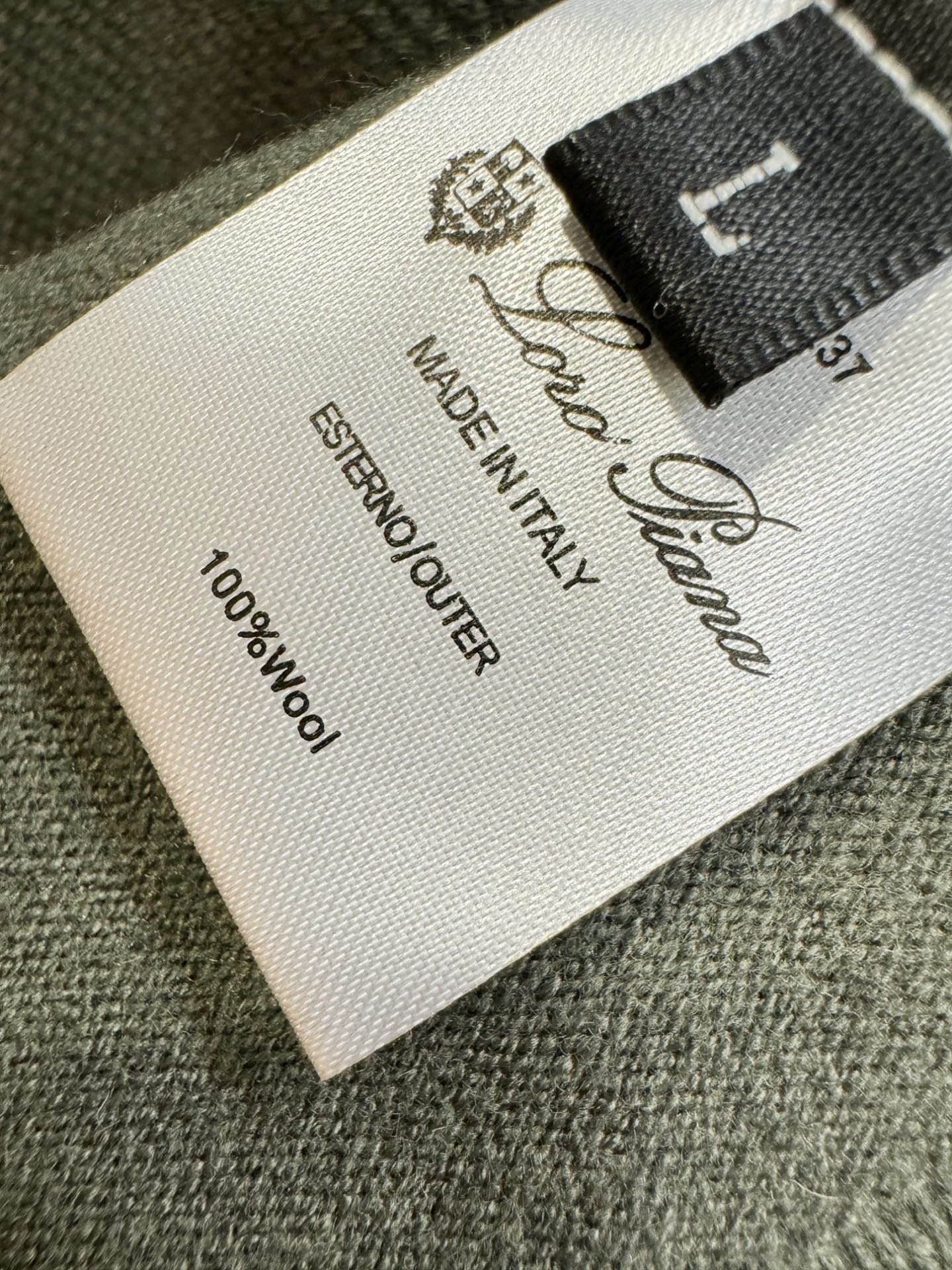 Loro Piana诺悠翩雅 新品爆款 2025秋冬新品羊毛毛衣 胸前品牌Golo刺绣，经典简约大气品牌