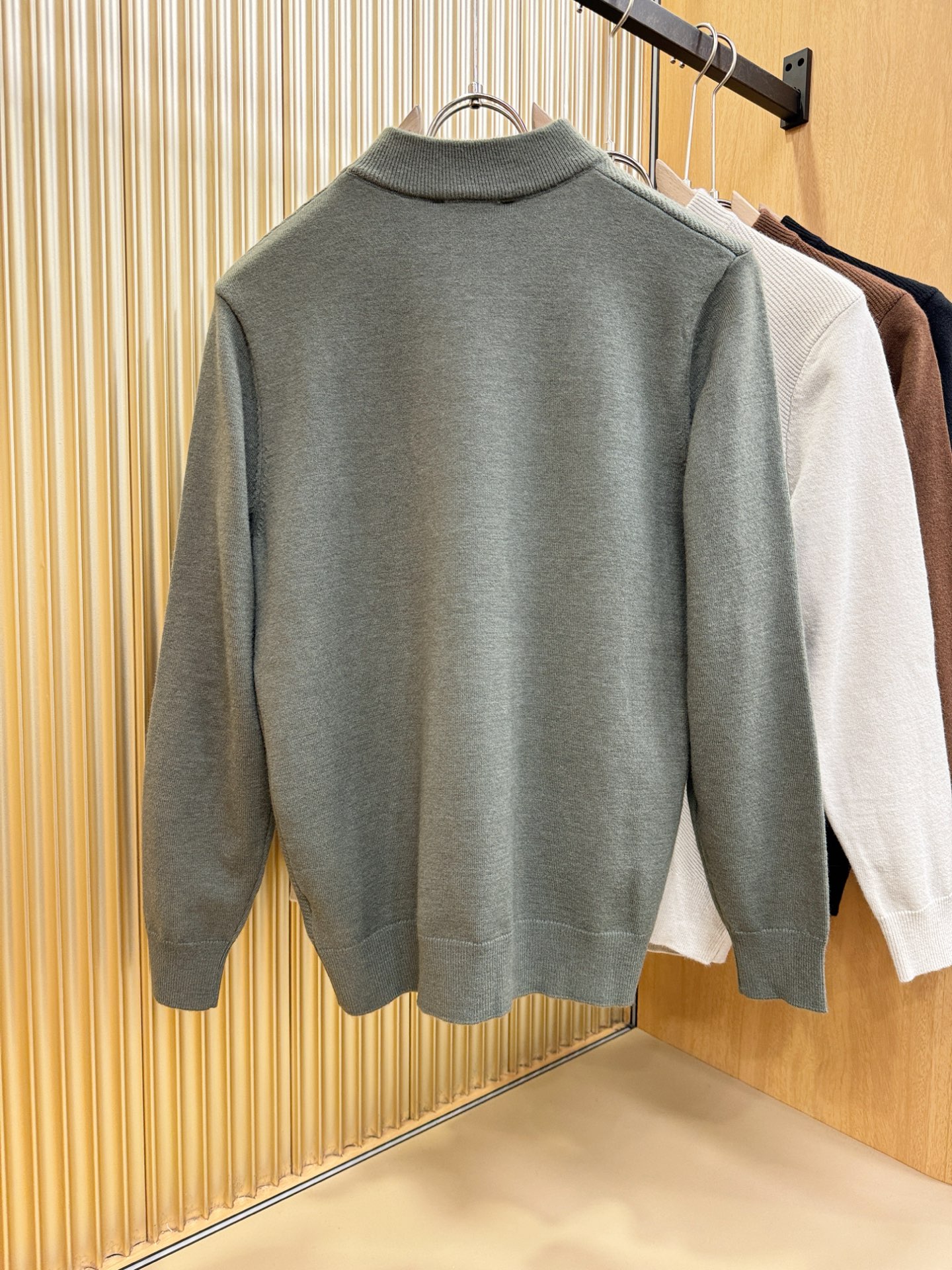 Loro Piana诺悠翩雅 新品爆款 2025秋冬新品羊毛毛衣 胸前品牌Golo刺绣，经典简约大气品牌